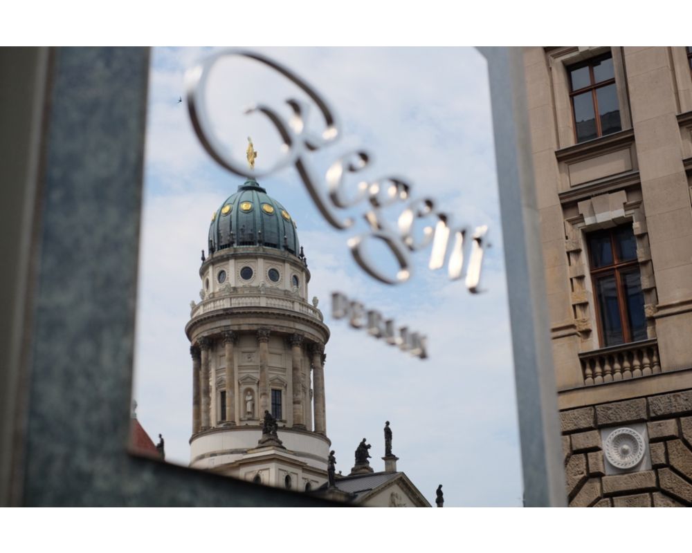 Main entrance of the Regent Berlin, opposite of the Gendamenmarkt square