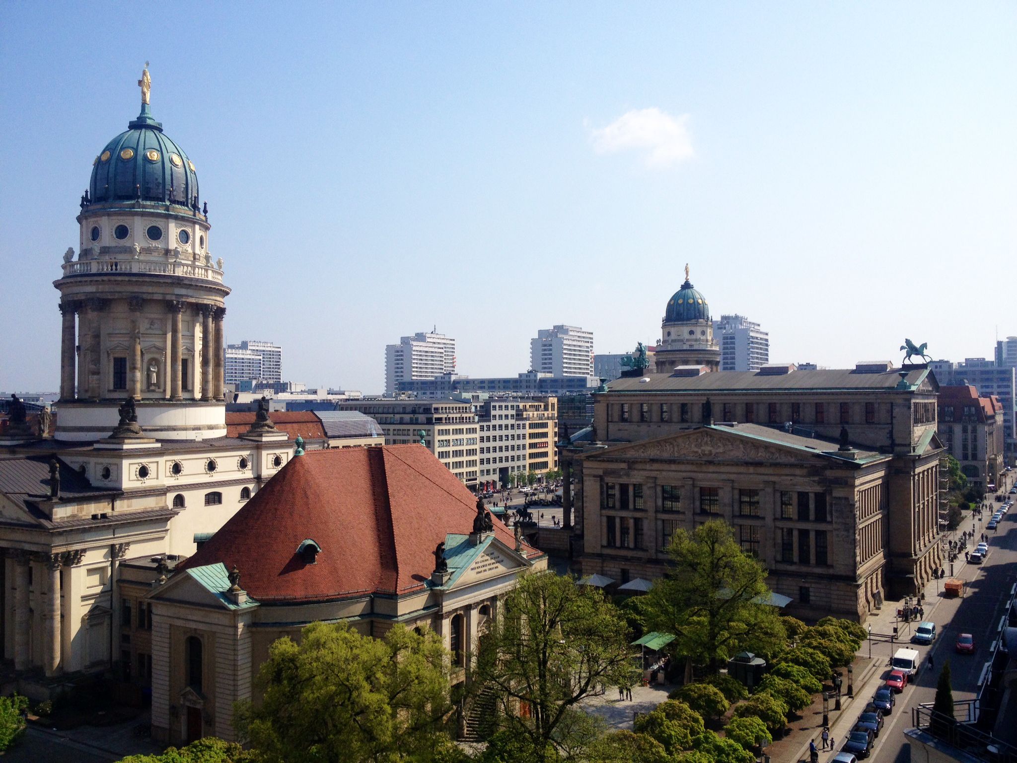 Hermoso Gendarmenmarkt en el centro histórico de Berlín