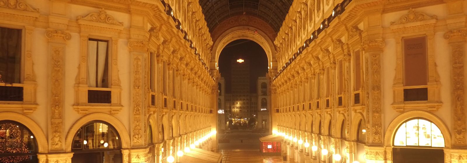 View of Galleria Vittorio Emanuele di sera at night in Milan