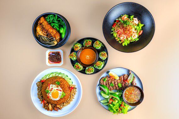  Holiday Inn & Suites Batangas Limapark, Plum Pan Asian Cuisine