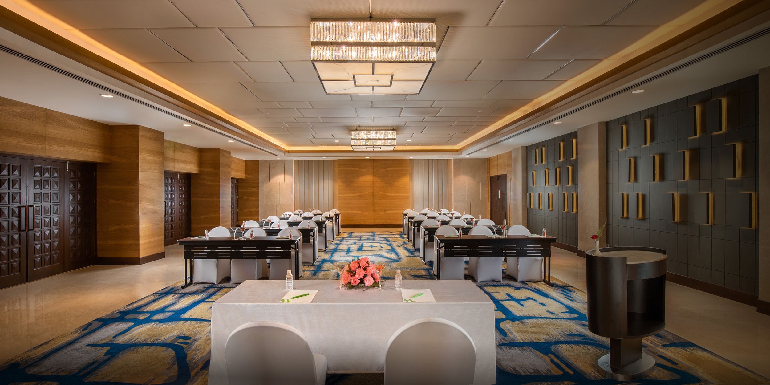 مجموعة من فنادق IHG التي توفّر قاعات اجتماعات
