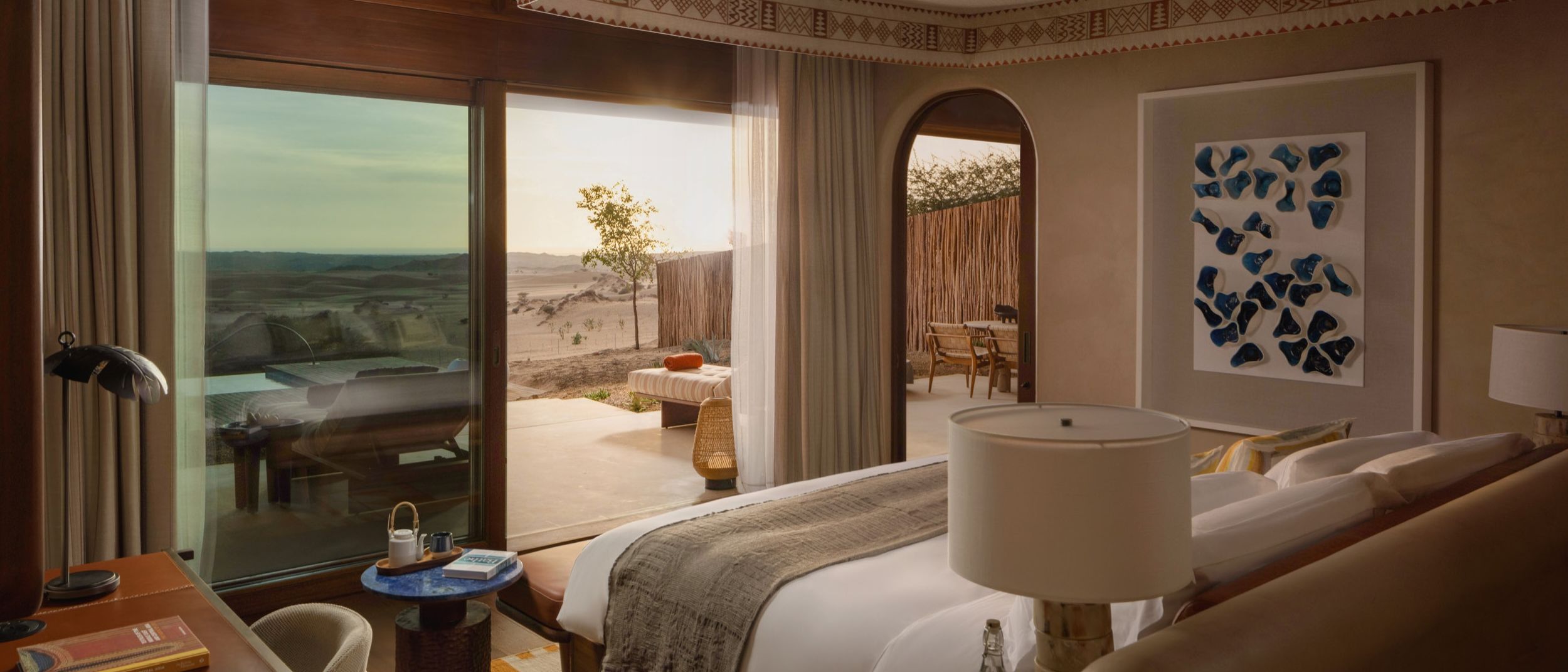 مجموعة من أربع صور لفندق Six Senses ساوثرن ديون، وفينيَت كوليكشن الظفرة، وفندق إنتركونتيننتال لندن بارك لين، وفندق إنتركونتيننتال روما أمباسياتوري بالاس