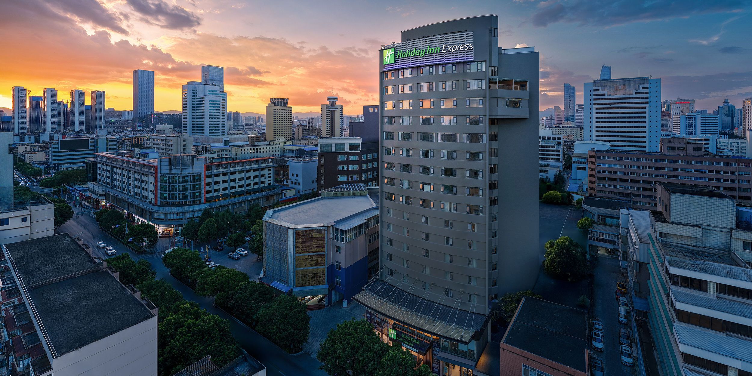 昆明火车站智选假日酒店