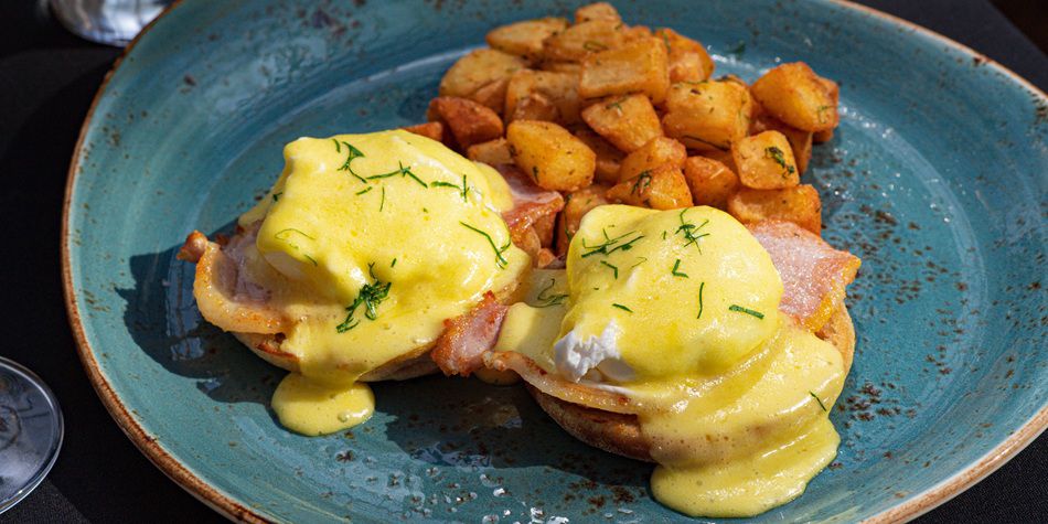 Azure eggs benedict plate