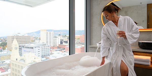 Guest Bath, Crowne Plaza Hobart