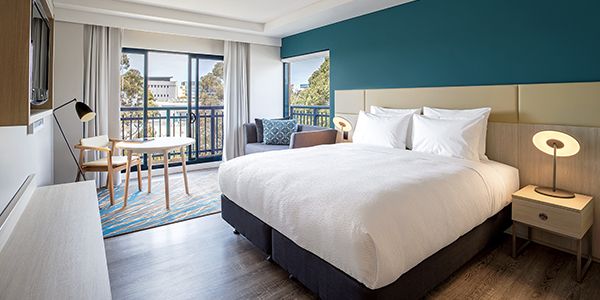 Guest Room, Crowne Plaza Sydney Macquarie Park