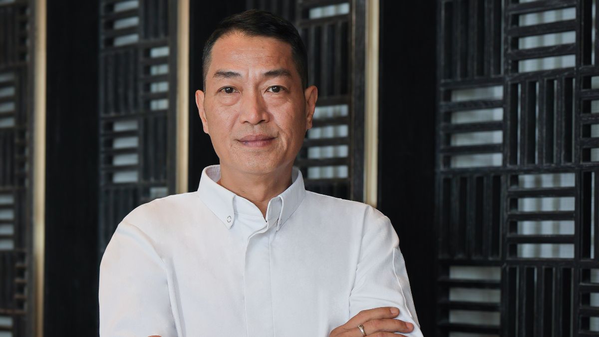 Chef at Yulong Mansion