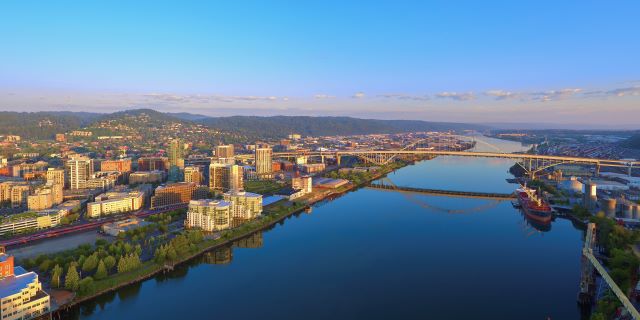 Vue aérienne de Portland avec Fremont Bridge