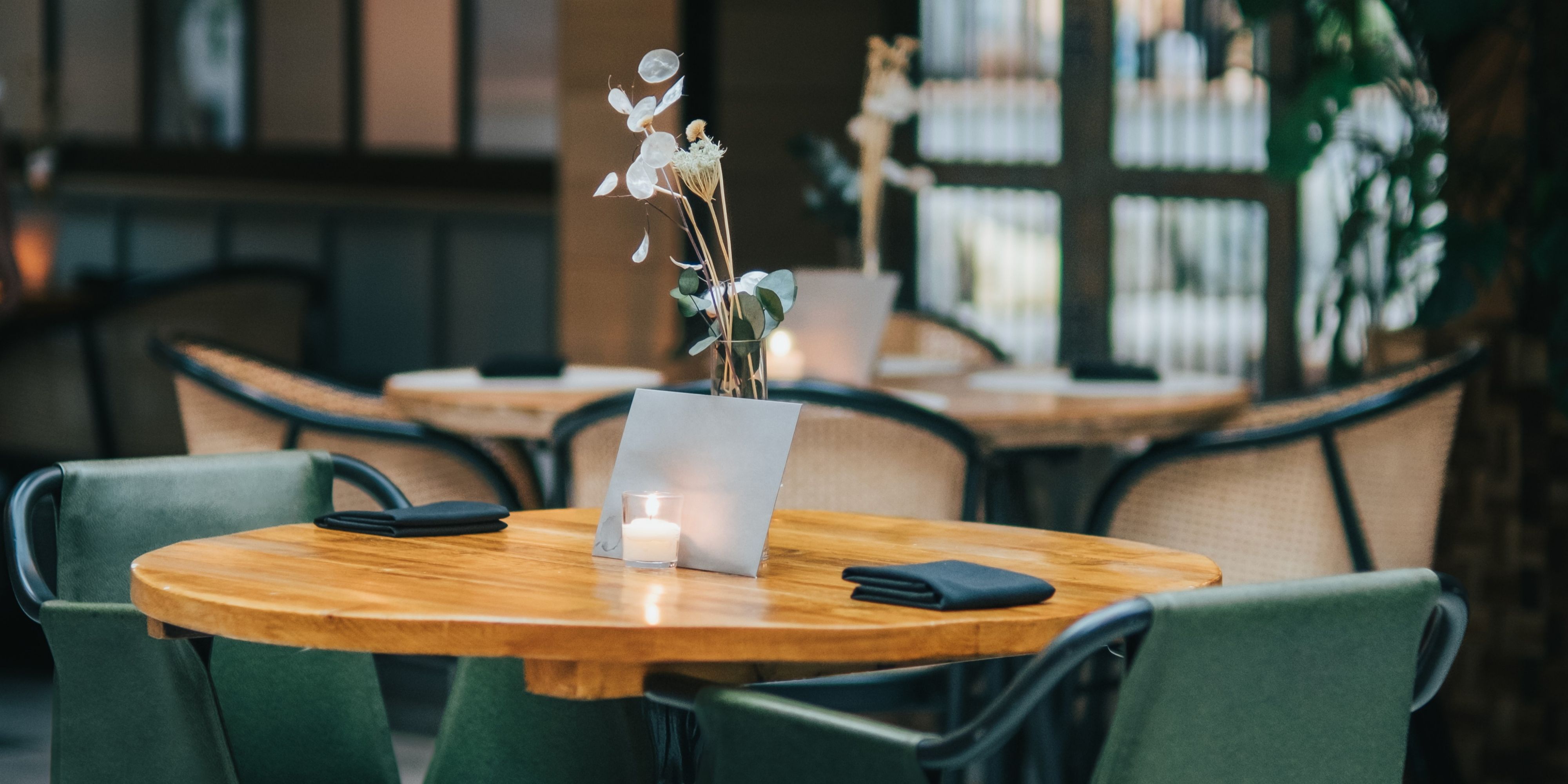 restaurant dining