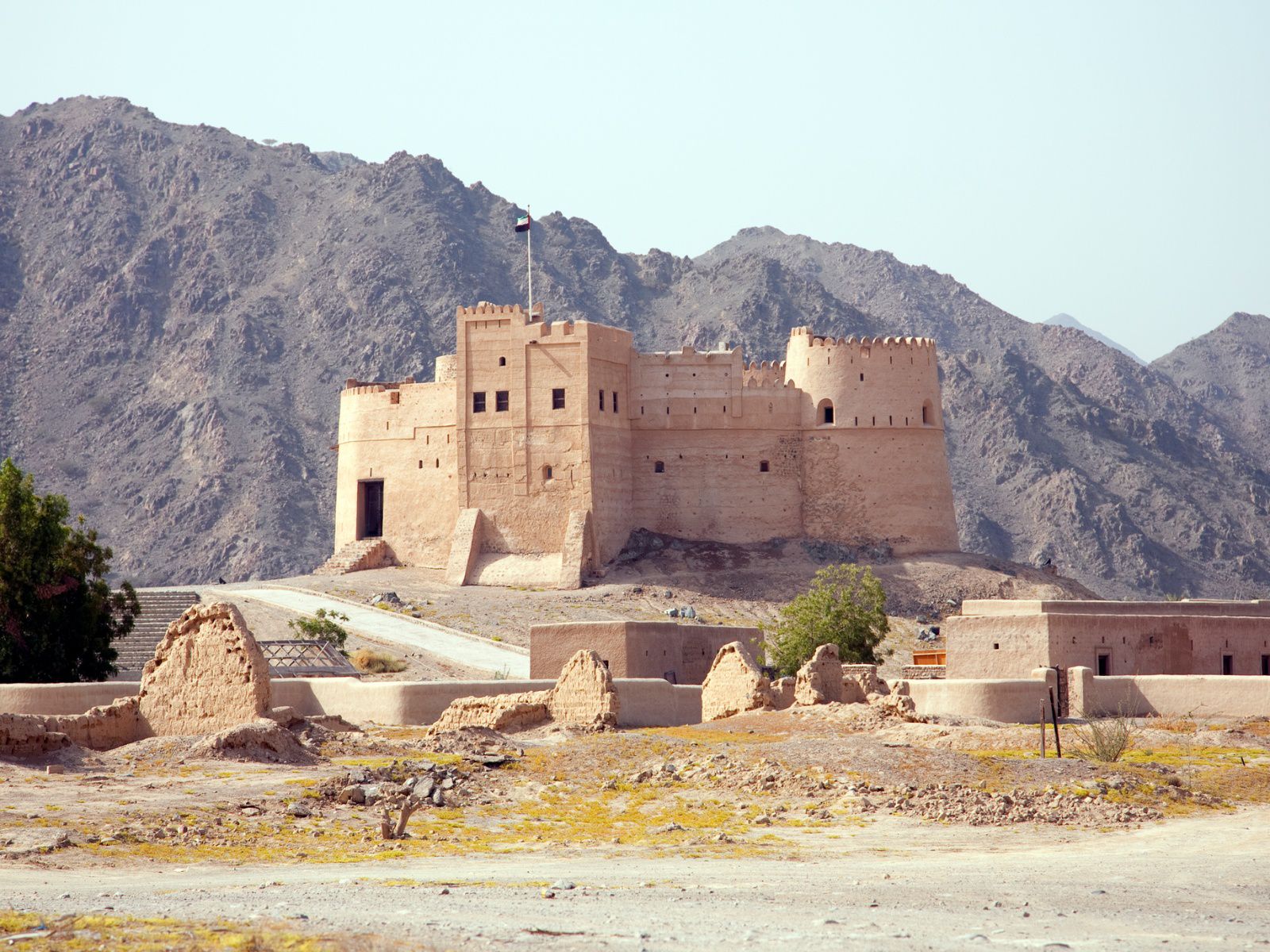 Fujairah Fort against rugged mountains