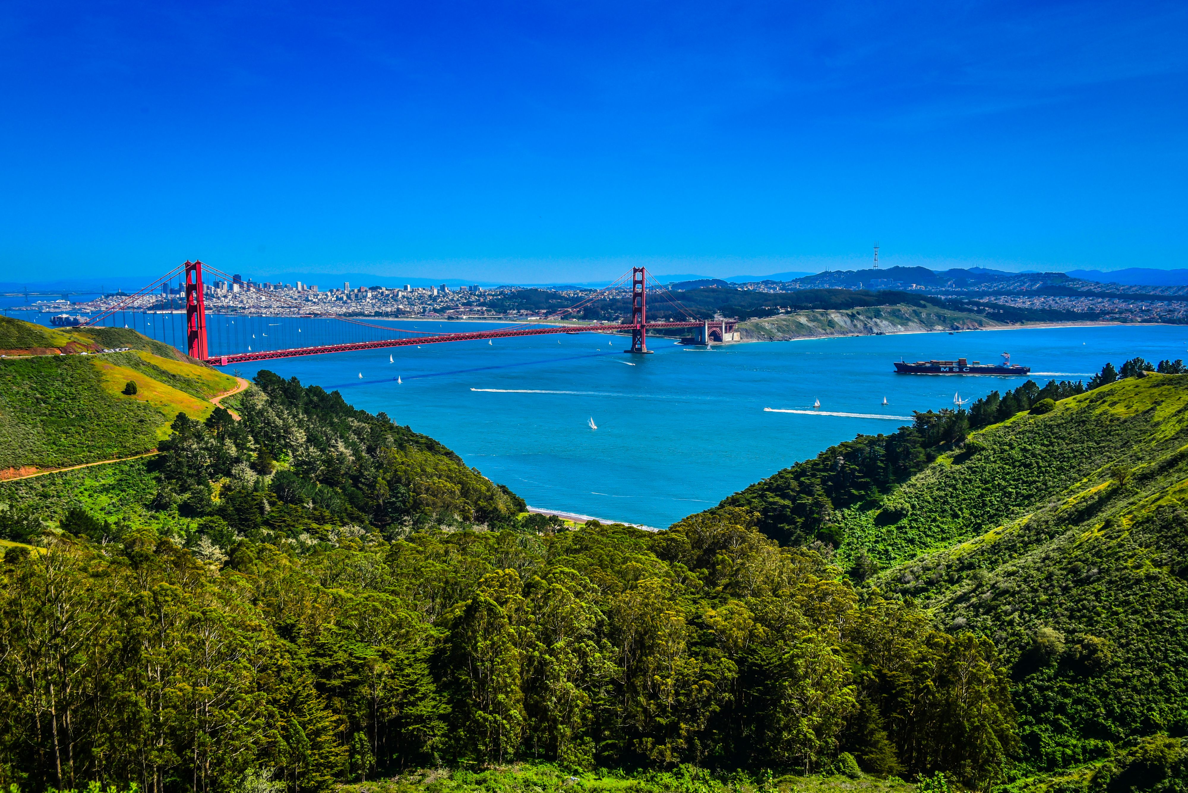 Vue panoramique du Golden Gate Bridge et de l'entrée de la baie de San Francisco depuis Marin Highlands - San Francisco CA