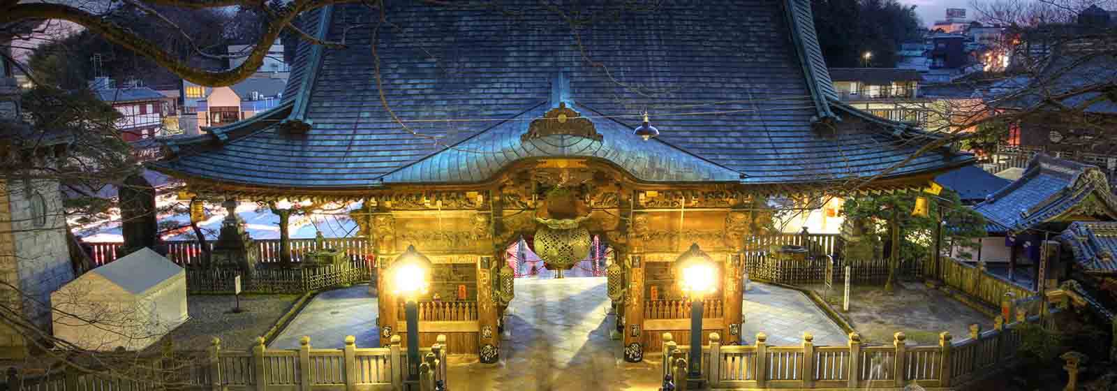 Overhead view of Nio-mon Gate at Narita-san Shinsho-ji Temple