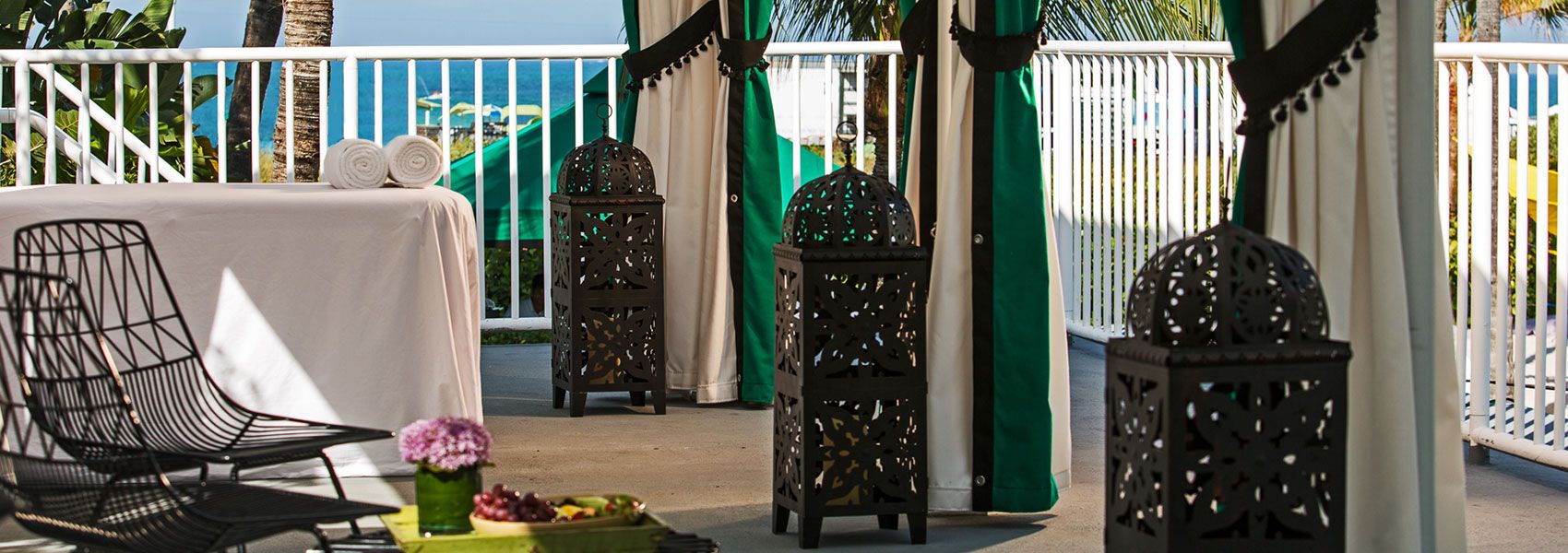 Balkon seperti spa dengan dekorasi gaya morrocan