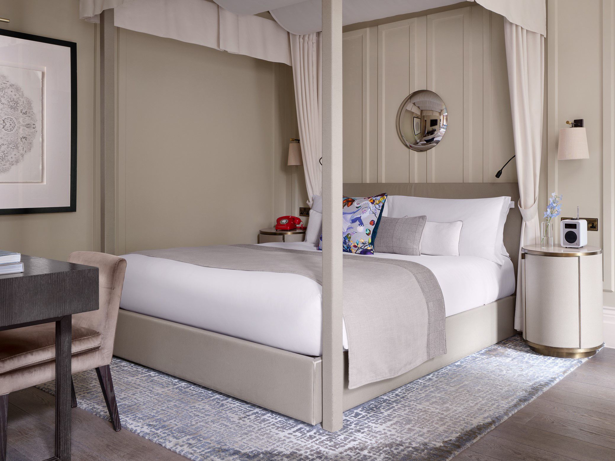Suite park view - luxury hotel suite in London - lounge area