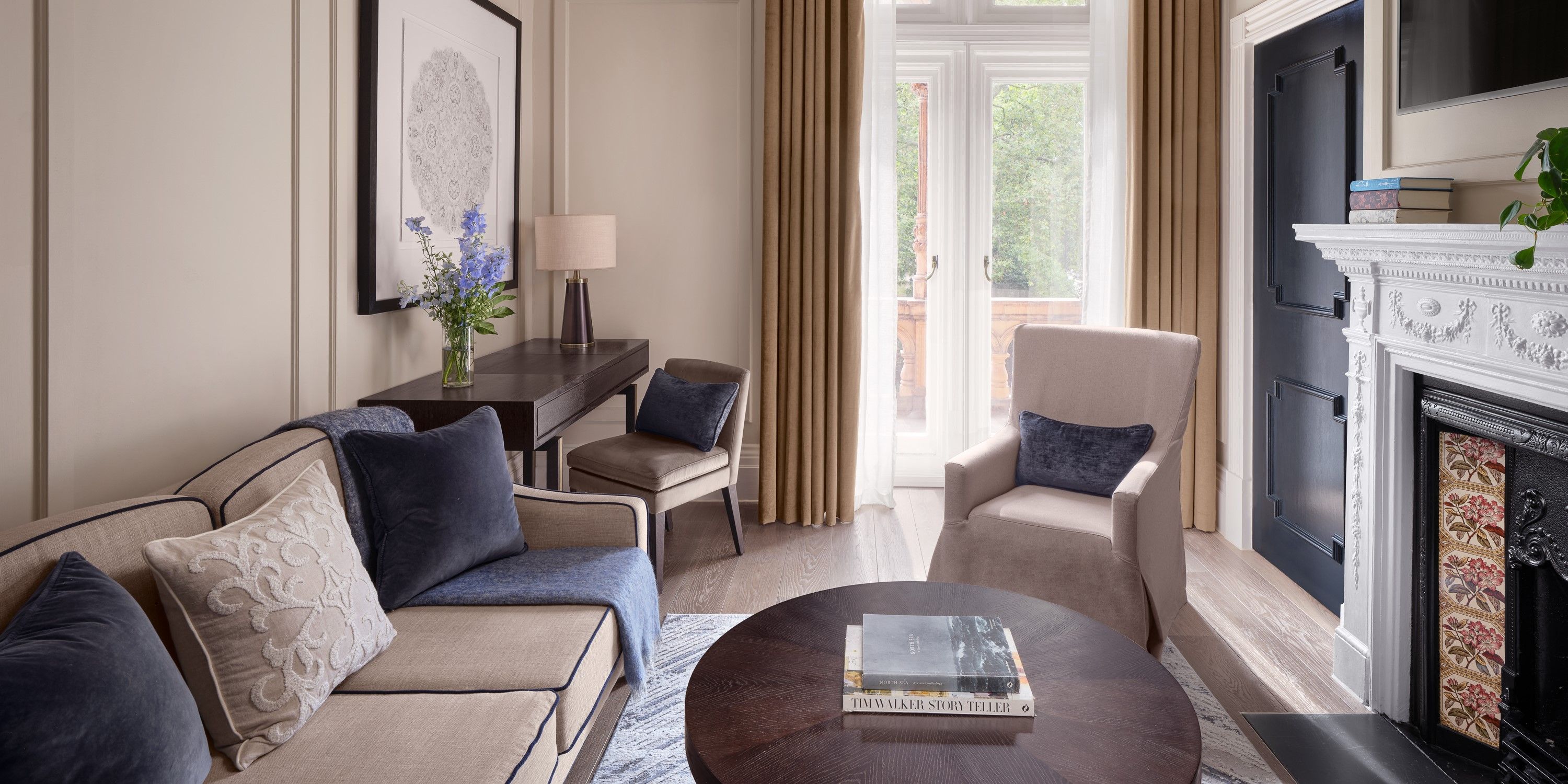 luxury guest hotel suite lounge area