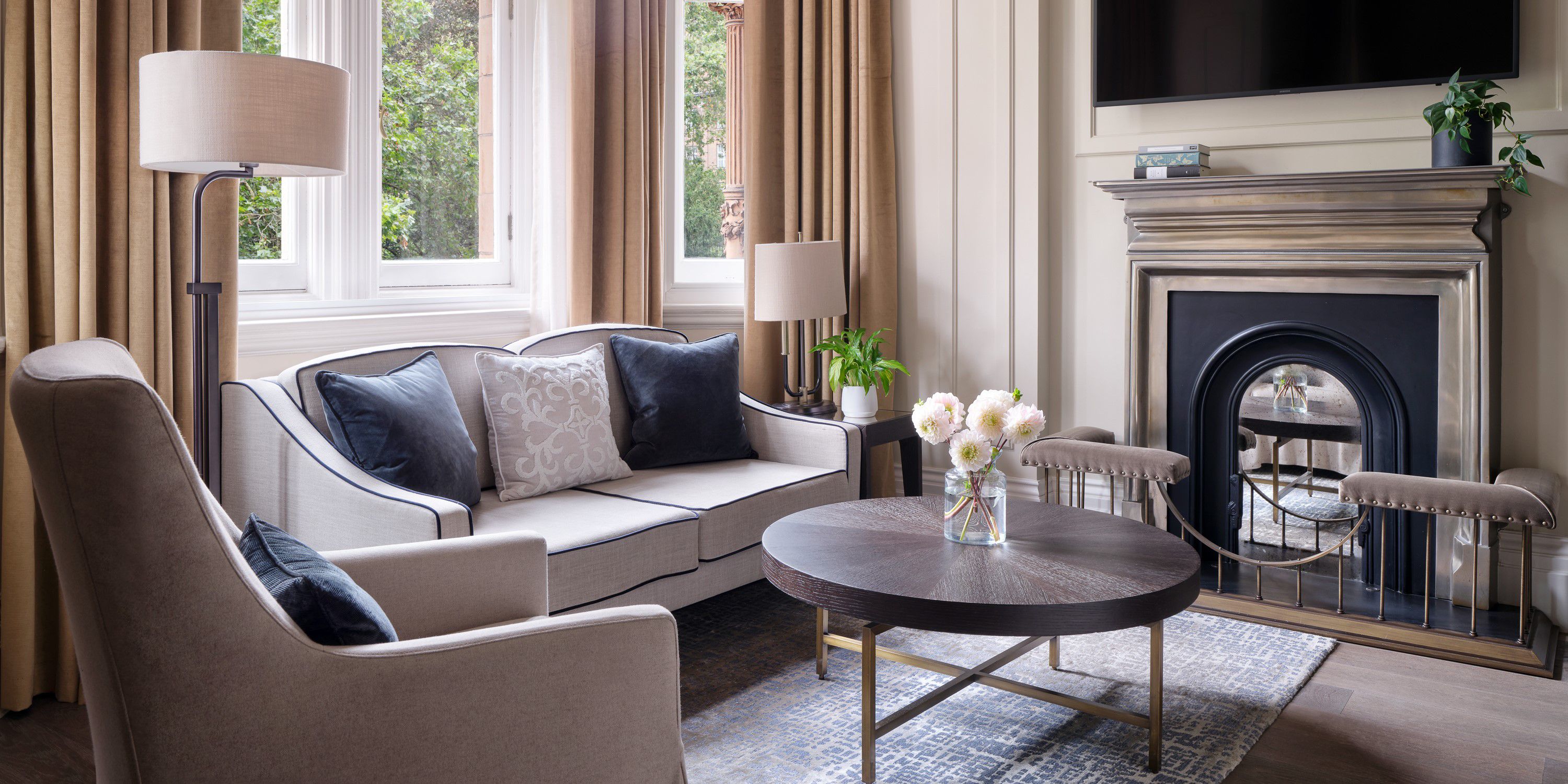 Exective hotel suite lounge area