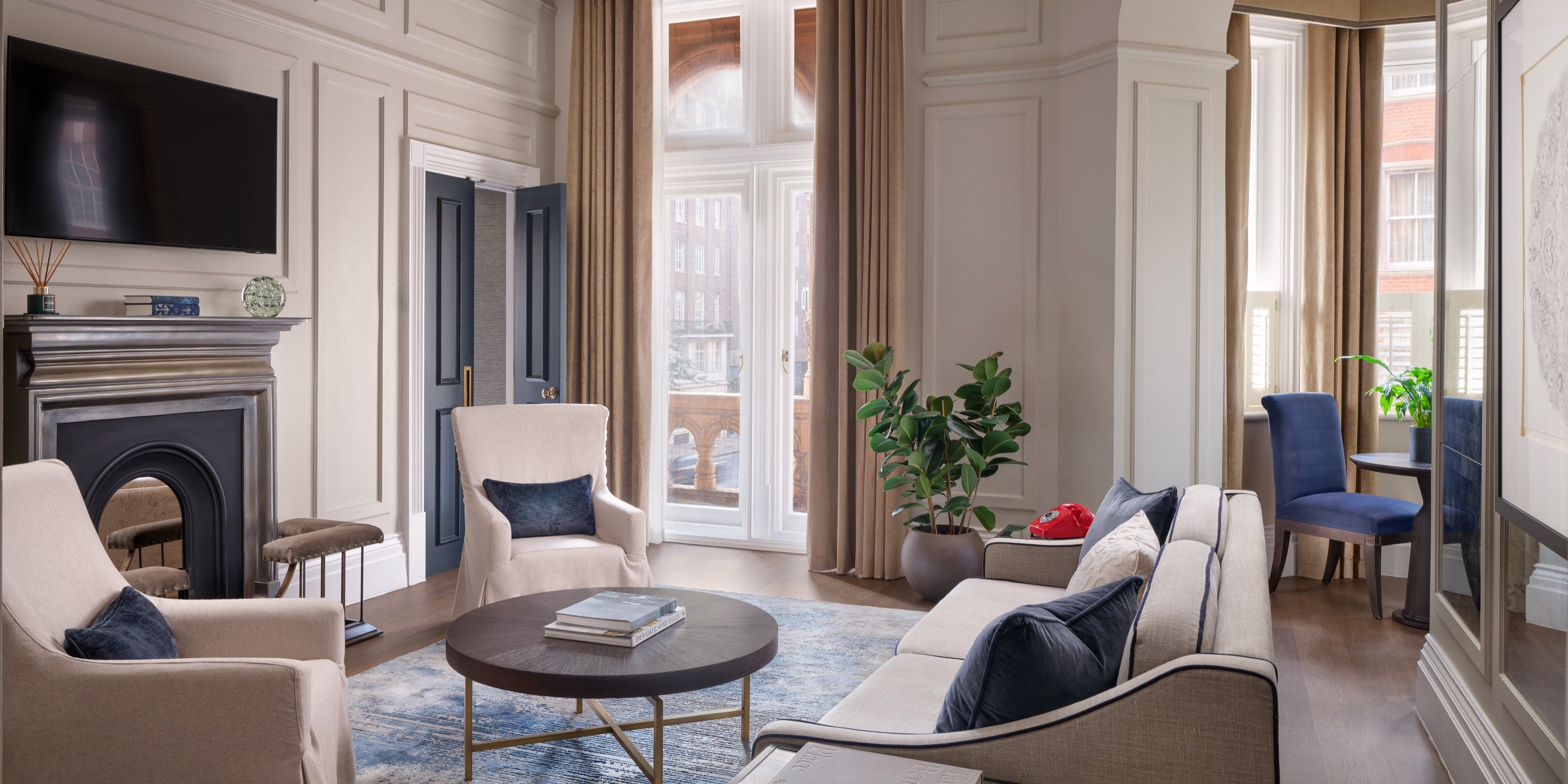Exective hotel suite lounge area
