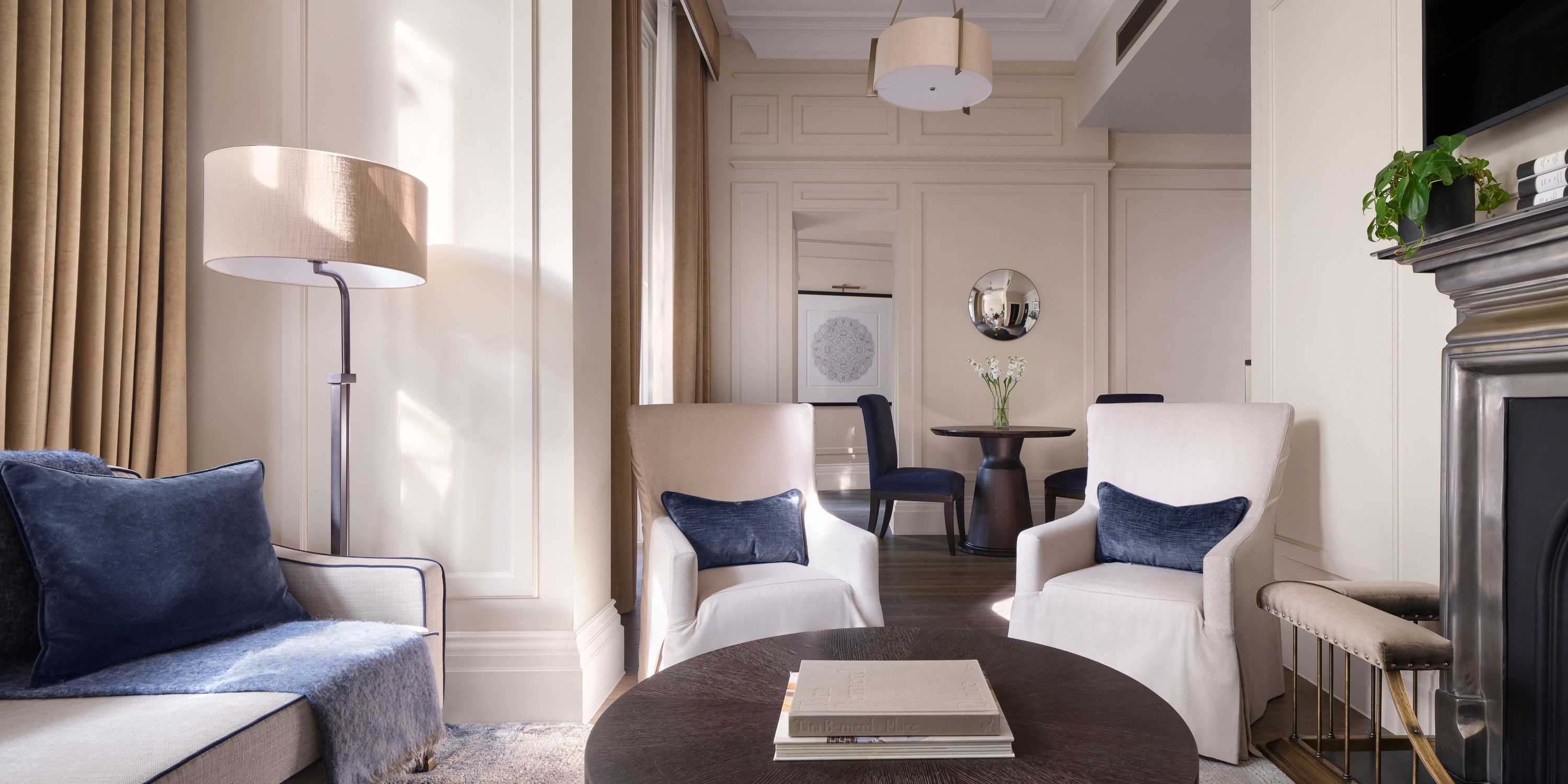 luxury guest hotel suite lounge area