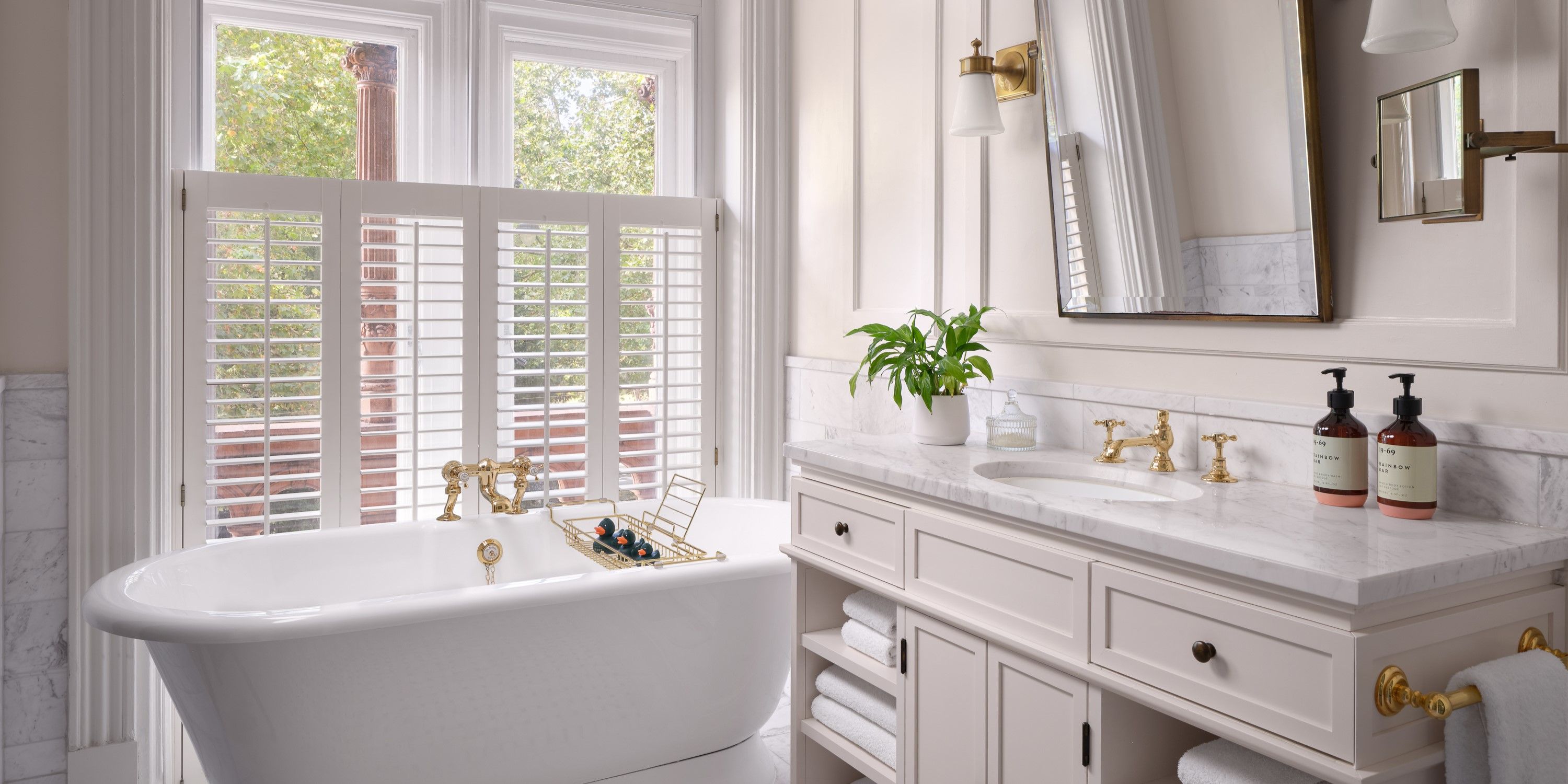luxury hotel guest suite bathroom