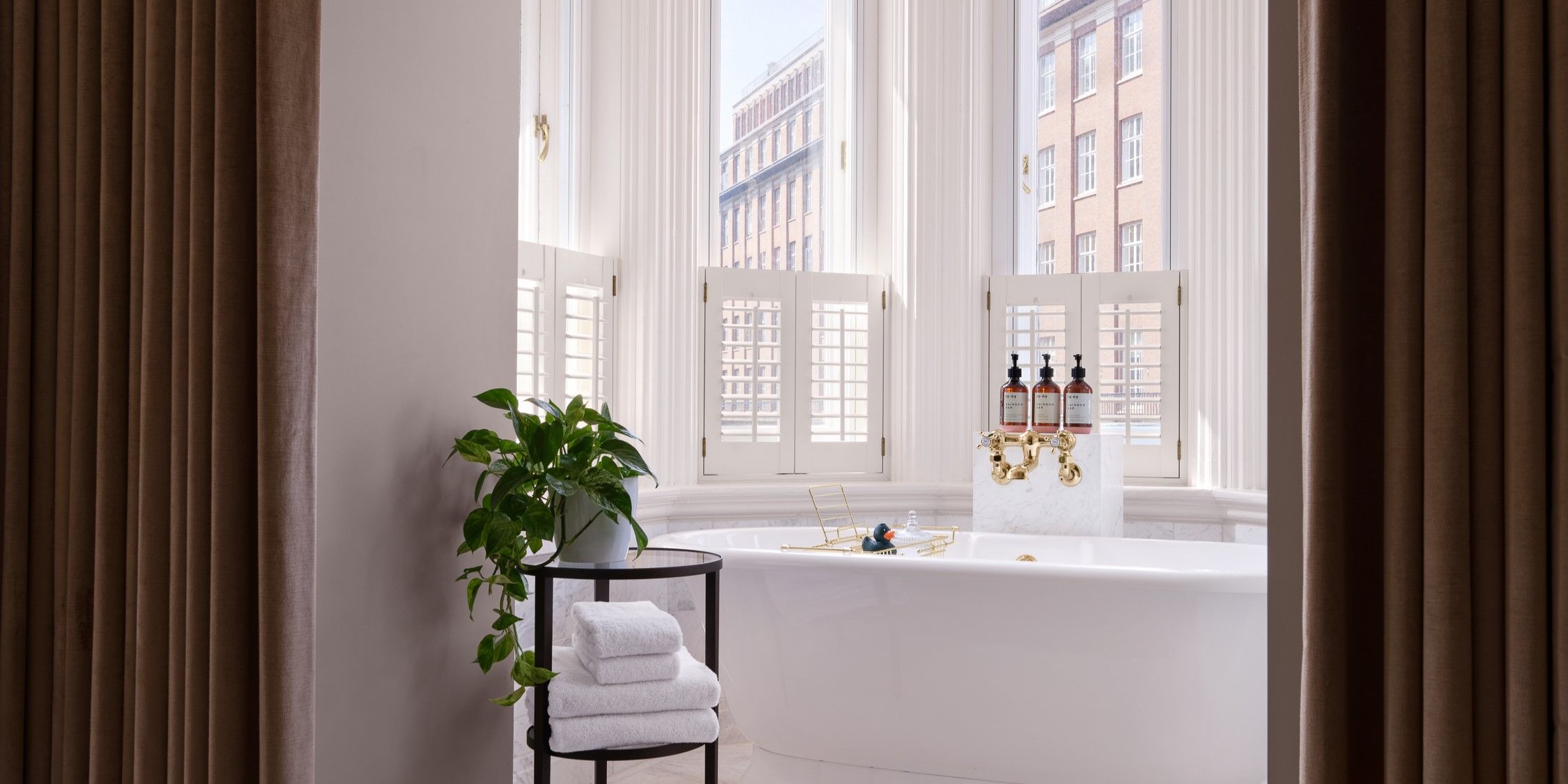 luxury hotel guest suite bathtub