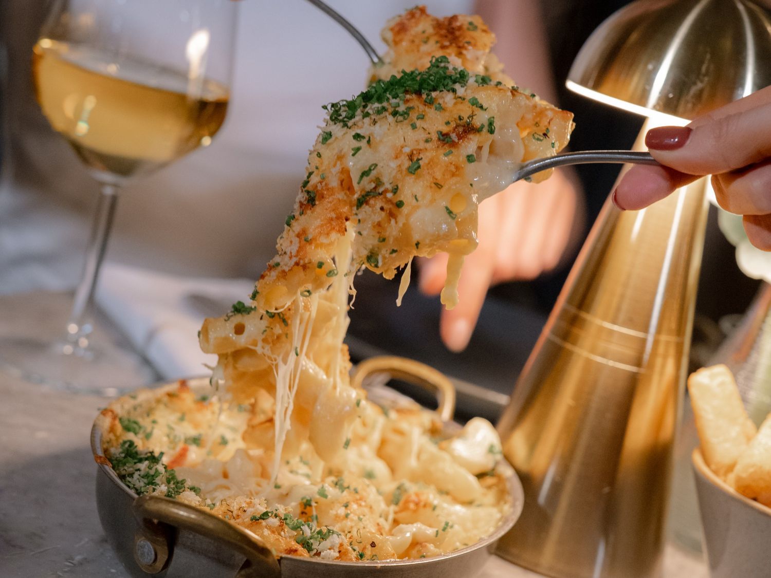 mac and cheese with wine
