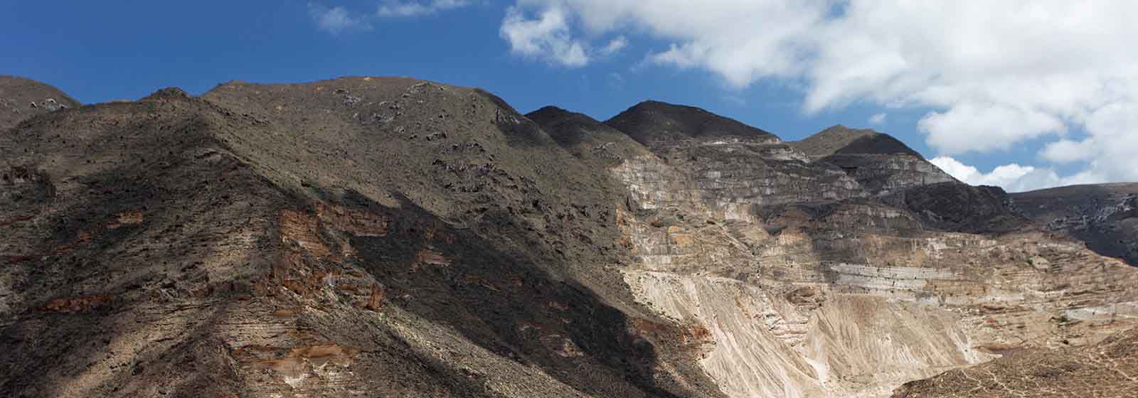 E7JB42 Valley in the Jabal al Qara Mountains, stone desert, near Salalah, Dhofar region, Sultanate of Oman, Arabian Peninsula