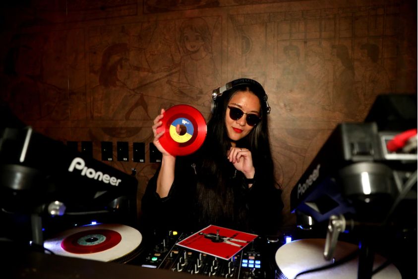 DJ