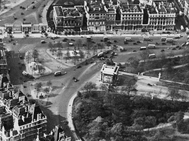 Black and white ariel view of 145 street