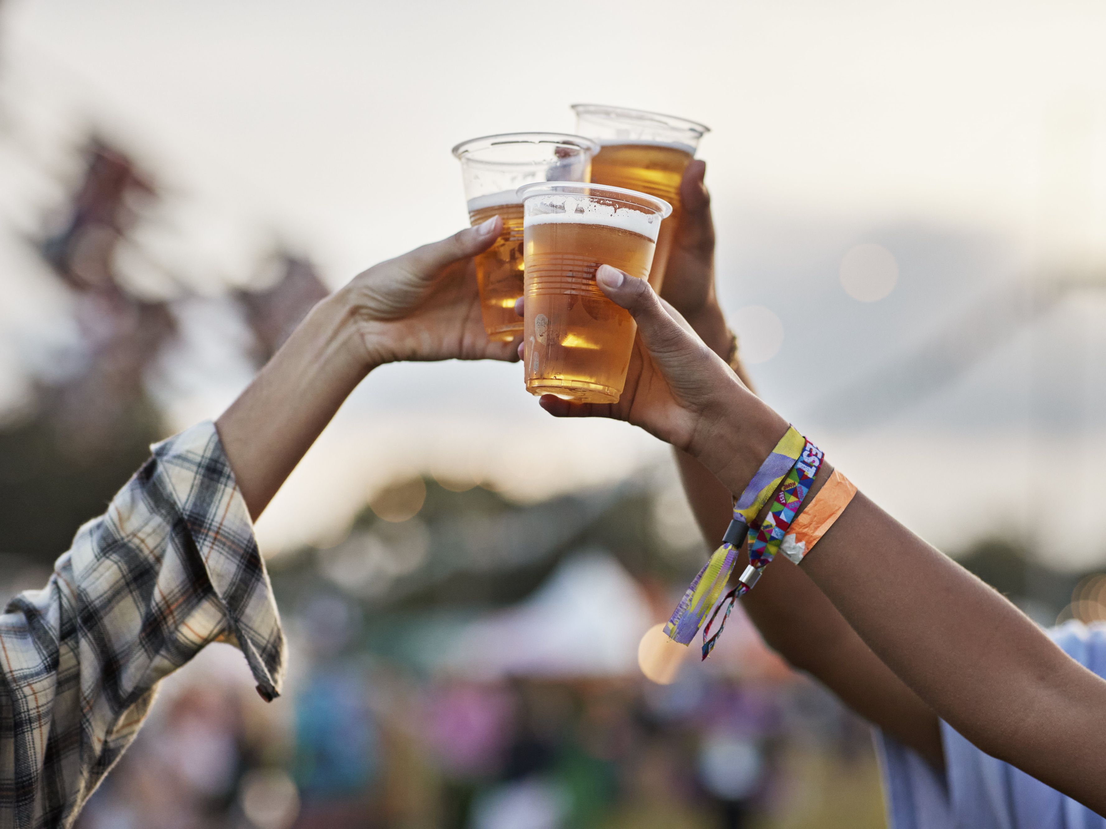 beer cheers at festival