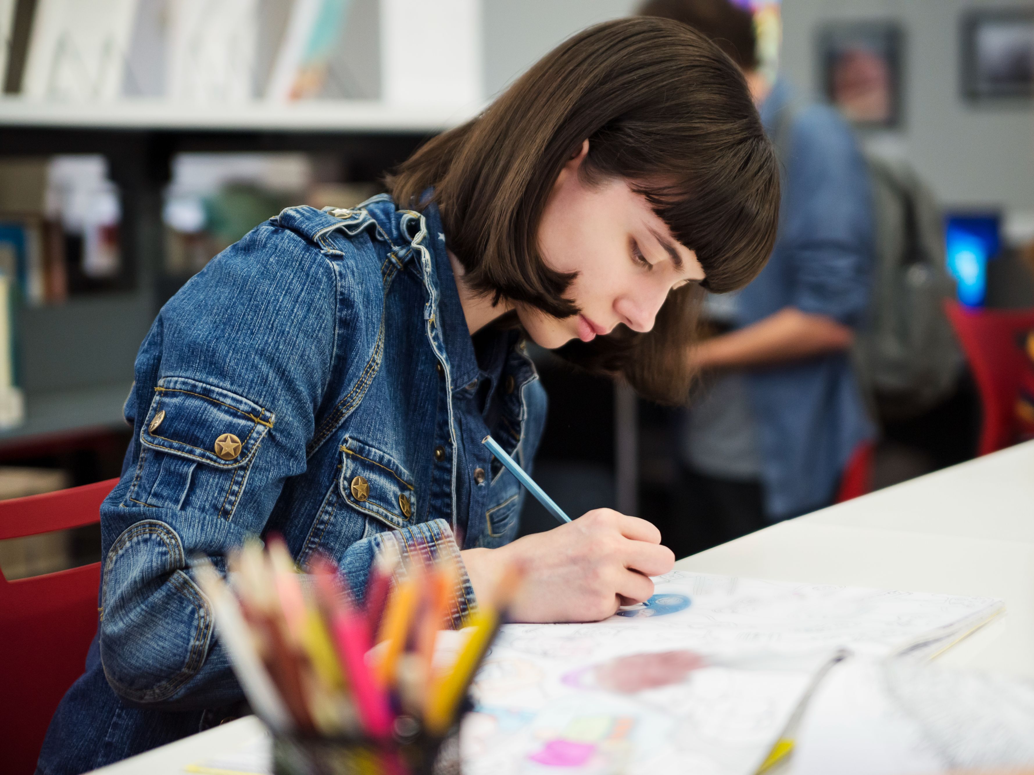 art student sketching in classroom
