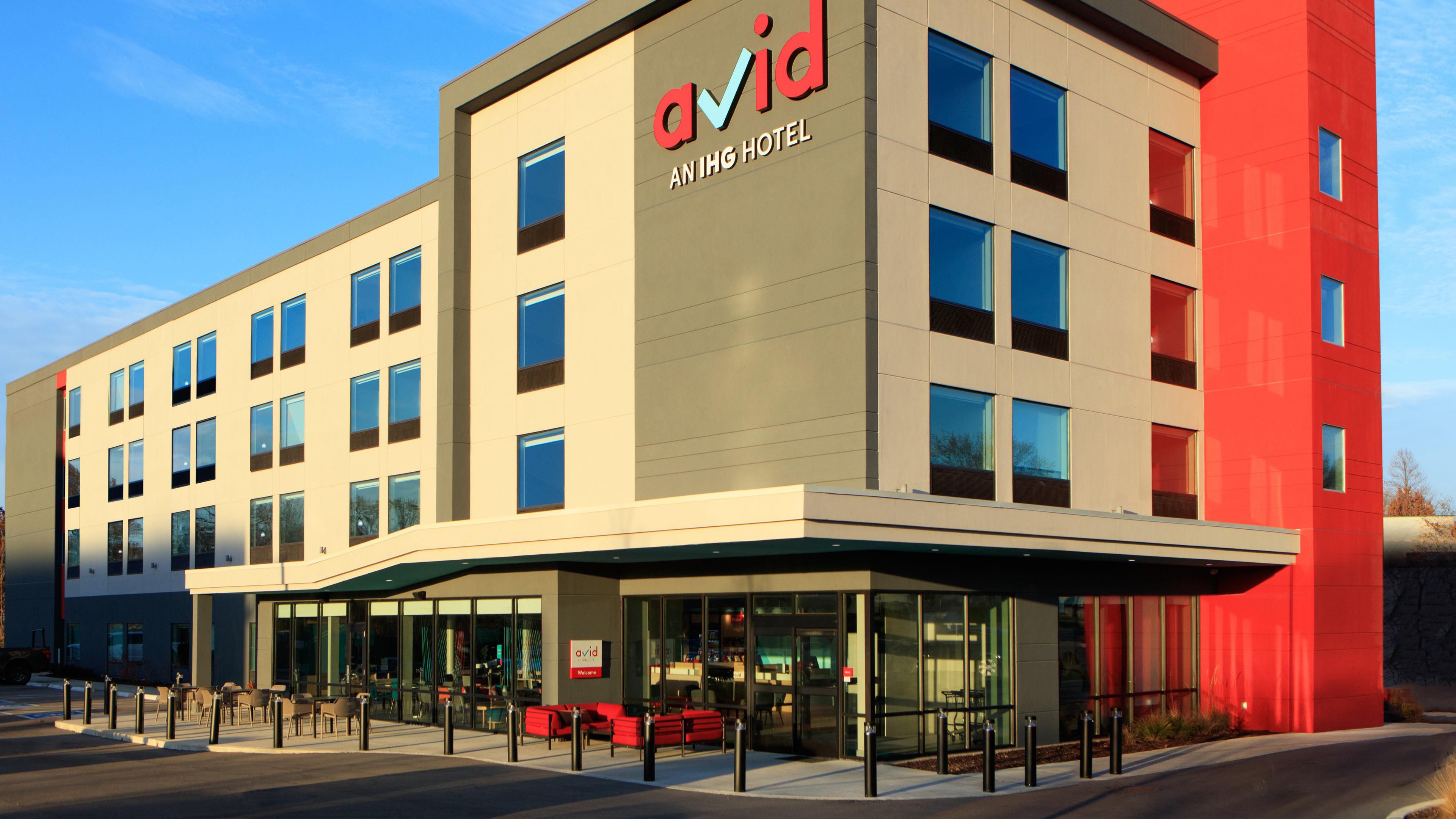 A guest checking in to the Van Horn, Iowa avid hotel.