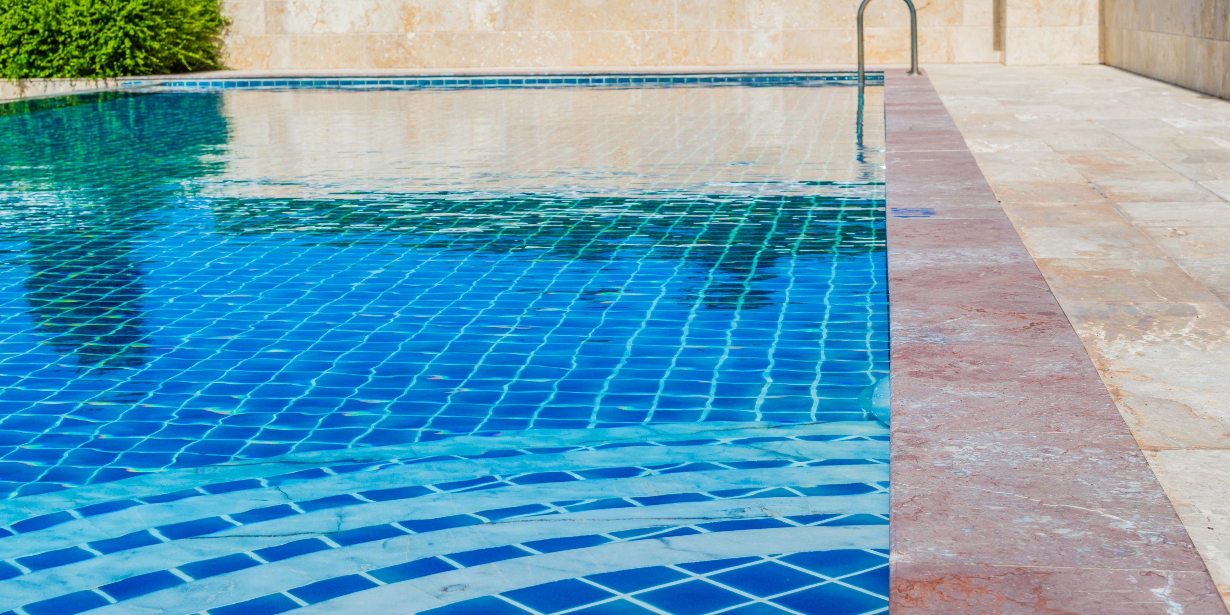 Enjoy our outdoor pool, open from 10:00 AM to 10:00 PM. Whether you like to start your day swimming laps, take a midday dip, or unwind by the pool in the evening, our outdoor pool is the perfect addition to our guests' travels.