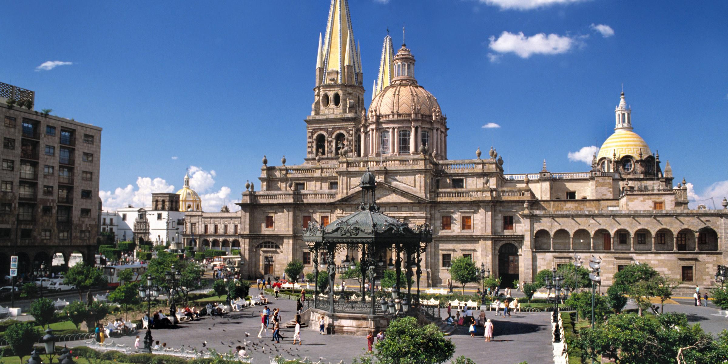 Hospédese con nosotros en uno de los eventos más importantes de la ciudad, Convención EXPO TRANSPORTES, estamos listos para recibirlo con una tarifa especial, nos vemos en noviembre.