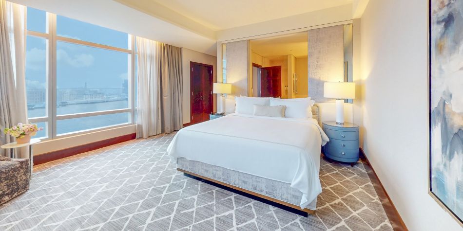 King bed in Penthouse South Suite with harbor view