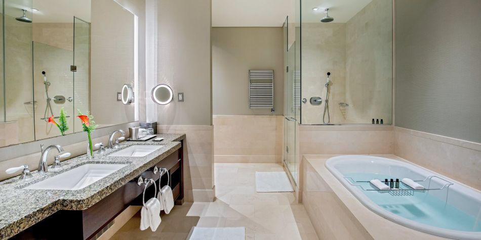 Presidential Suite spa bathroom with soaking tub