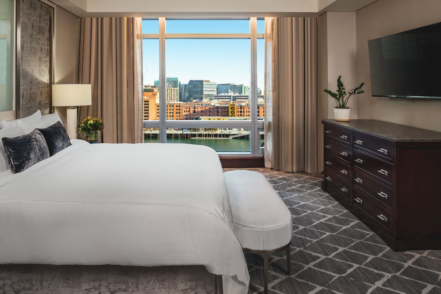 Boston Suite with View of Waterfront 