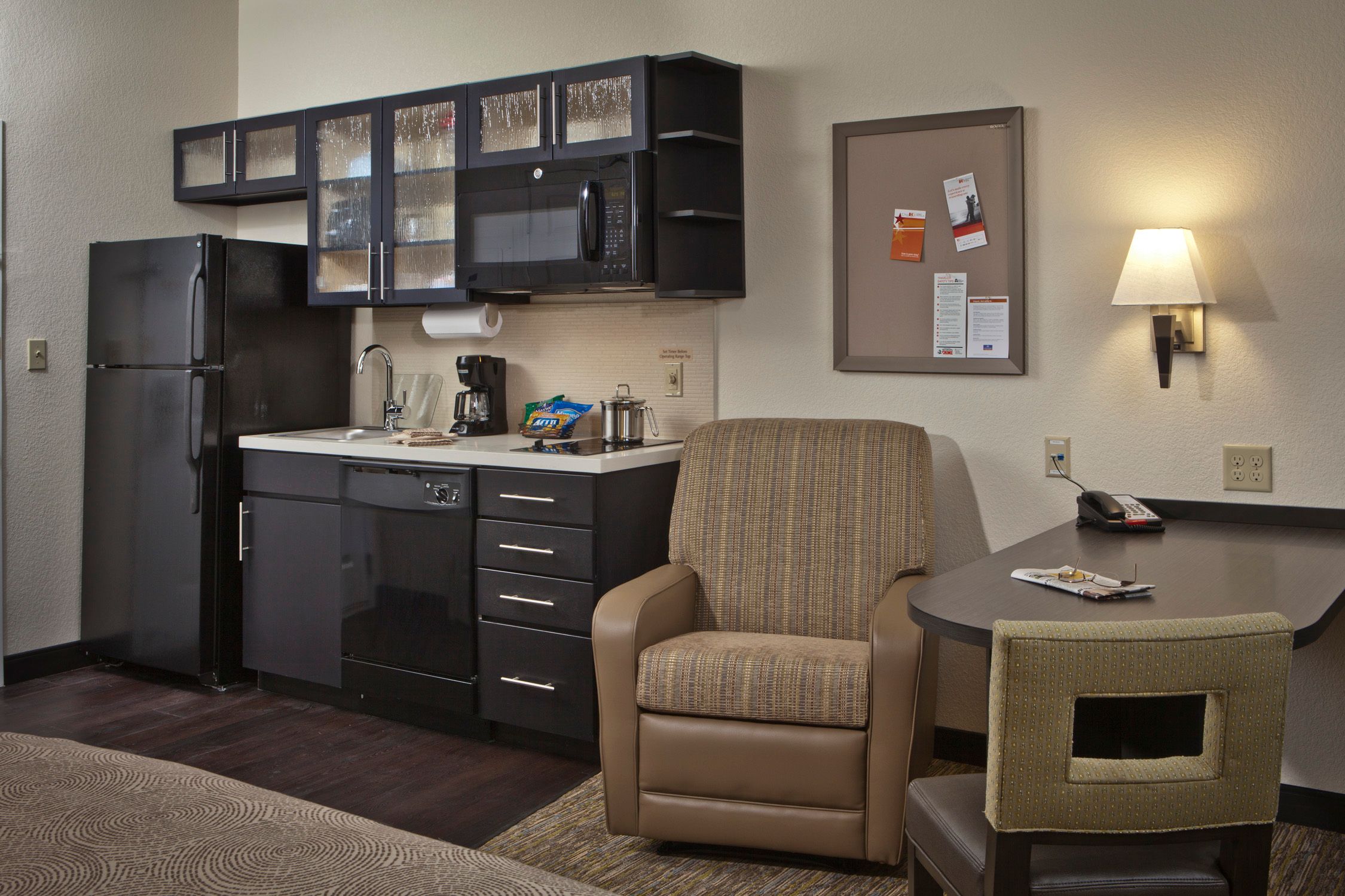 Kitchenette Guest Room