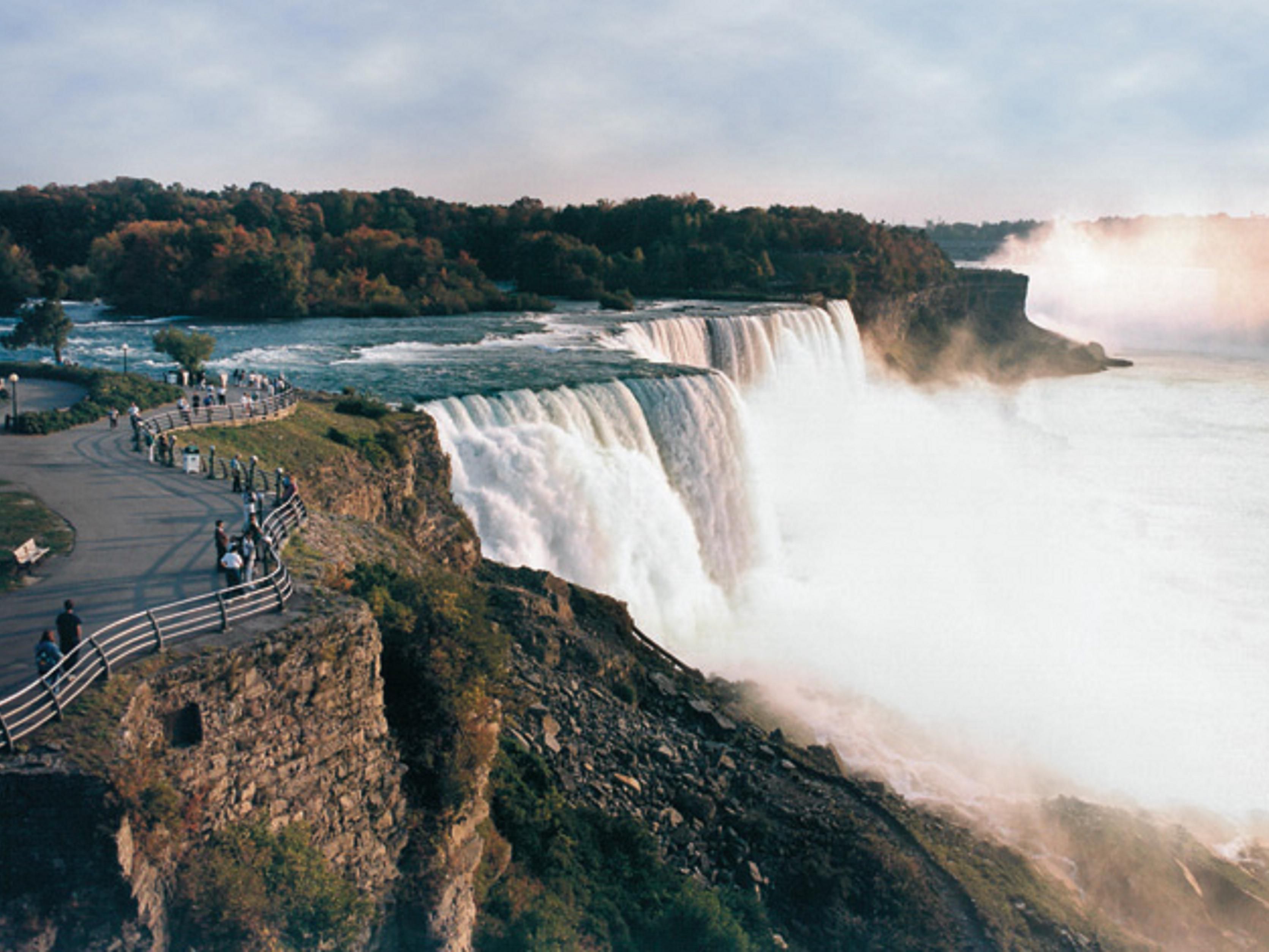 We are a short distance to one of the "Wonders of the World" Niagara Falls NY USA, Fashion Outlet Mall of Niagara Falls USA and minutes from downtown Buffalo