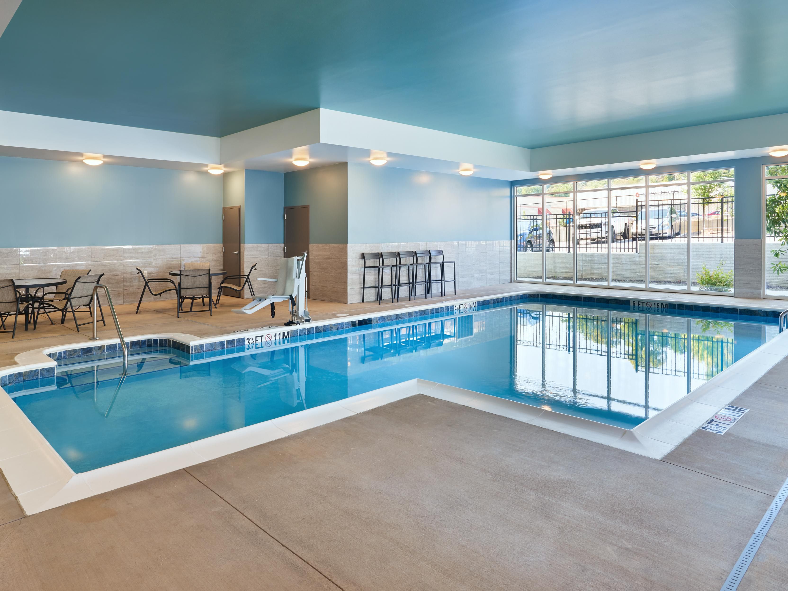 Dive into relaxation at our luxurious indoor pool and whirlpool, the perfect retreat after a busy day. Whether you're looking to swim laps or simply unwind, our crystal-clear pool and soothing whirlpool offer a serene atmosphere for all our guests. Open daily, it's your ideal escape for leisure and rejuvenation.