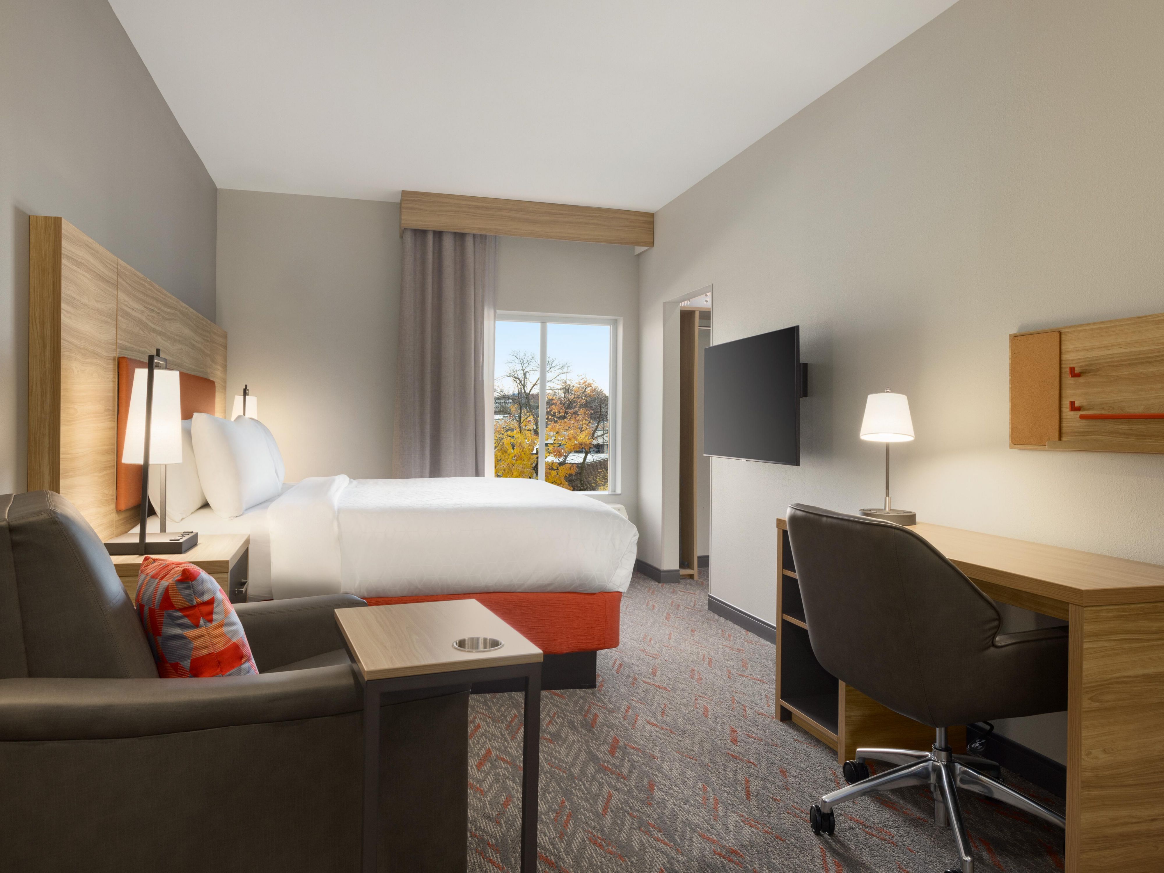 Candlewood Suites Bellefonte combina el Confort del hogar con el diseño fresco y moderno de los hoteles avid. Las amplias suites, las amenidades consideradas y un ambiente contemporáneo y acogedor hacen que cada estancia sea relajante, conveniente y agradable, tanto para visitas cortas como para estadías prolongadas.