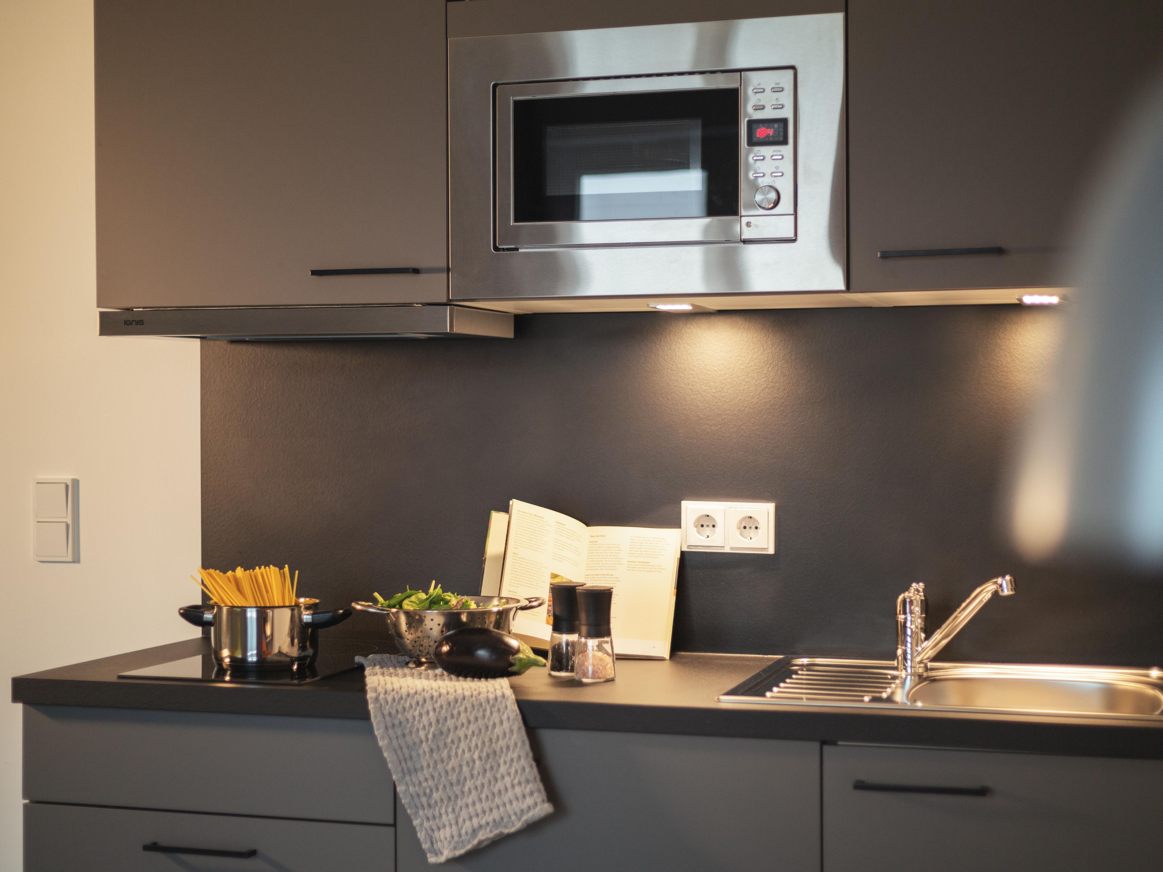 Enjoy the freedom to prepare your own meals or have breakfast in the comfort of your room. Our kitchenettes, equipped with a fridge, microwave, dishwasher, hotplates and coffee pod machine, offer ideal comfort for long-term travelers, business guests, and families—providing a true home-away-from-home feeling.