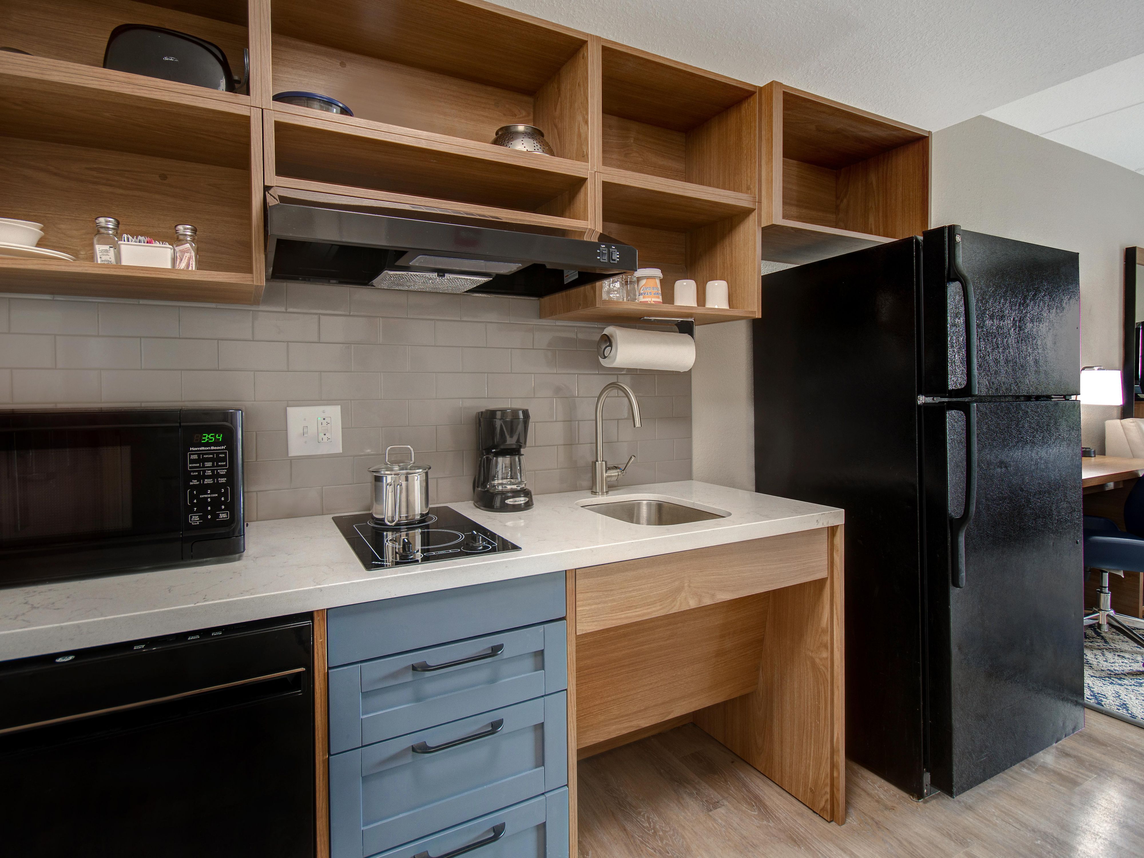 Enjoy the freedom of home-cooked meals during your stay with our fully equipped kitchens. At Candlewood Suites Fort Jackson, you have the convenience of preparing your favorite dishes just the way you like them, making your extended stay feel even more like home.