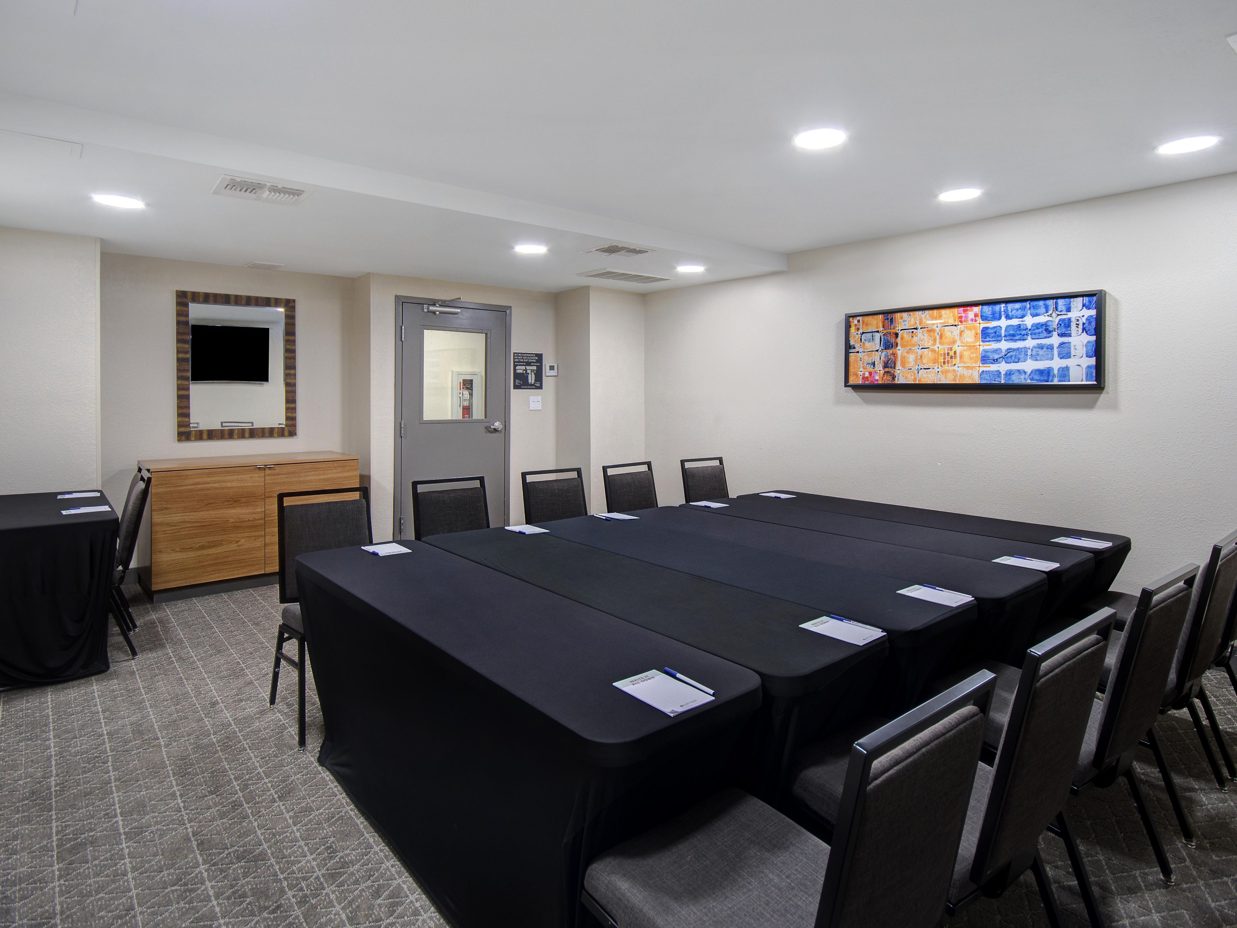 Elevate your meetings and events at our hotel, where exceptional service meets versatile spaces. Our dedicated meeting space ensures your event is a resounding success. With a flexible meeting room and prime location we offer convenience for both local and out-of-town attendees. 