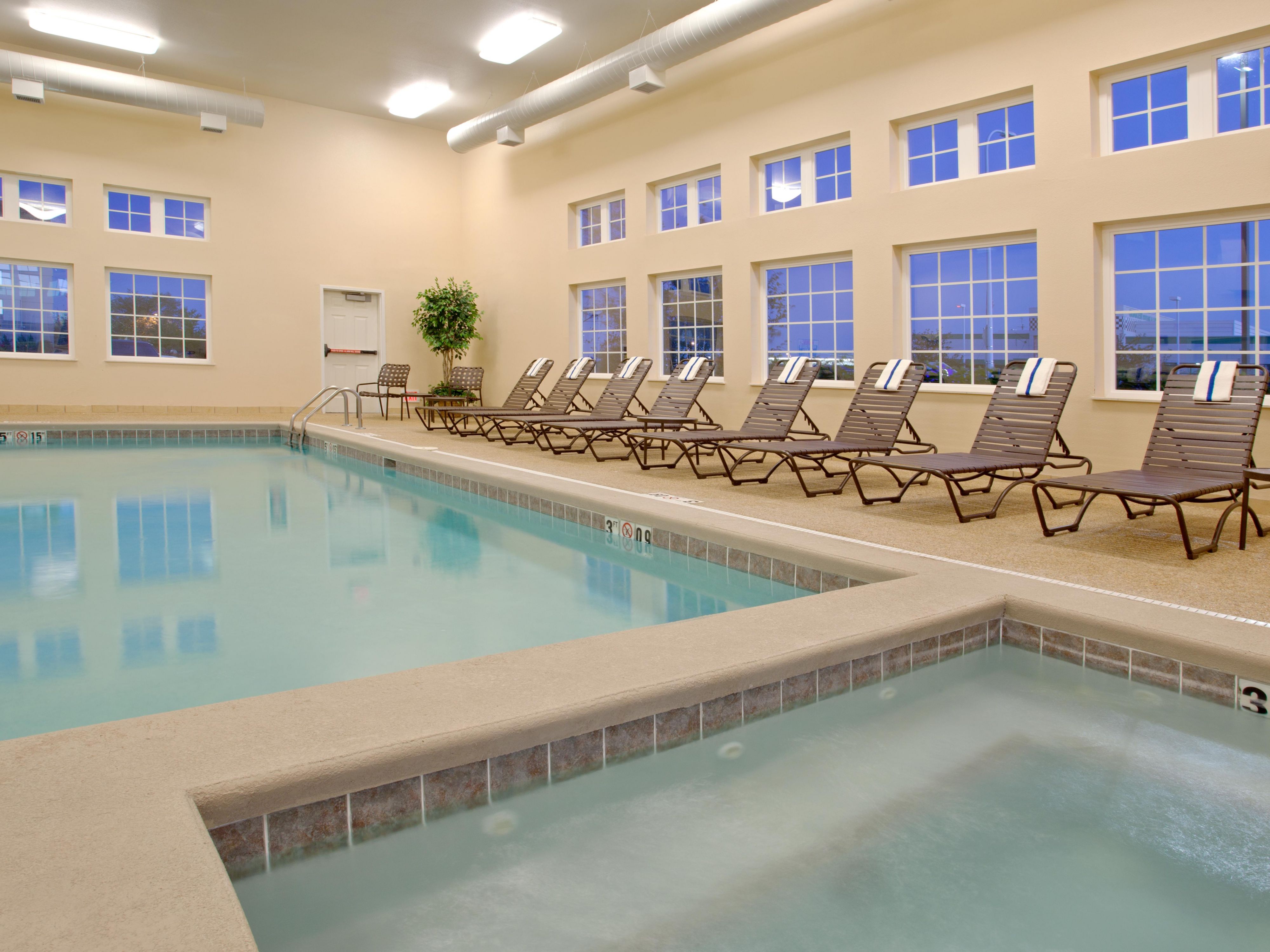 Whirpool open daily from 8am-10pm.