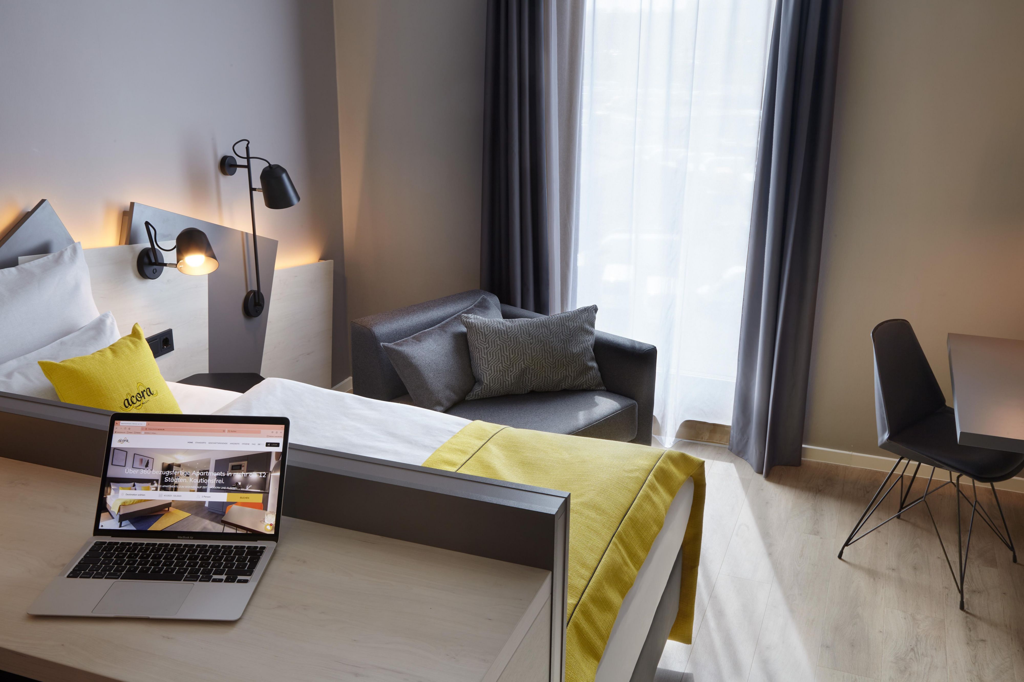 Every room is equipped with individually adjustable air conditioning, ensuring a consistently pleasant atmosphere – day and night. Please note that, for added peace and quiet, the windows in all room categories are sealed.