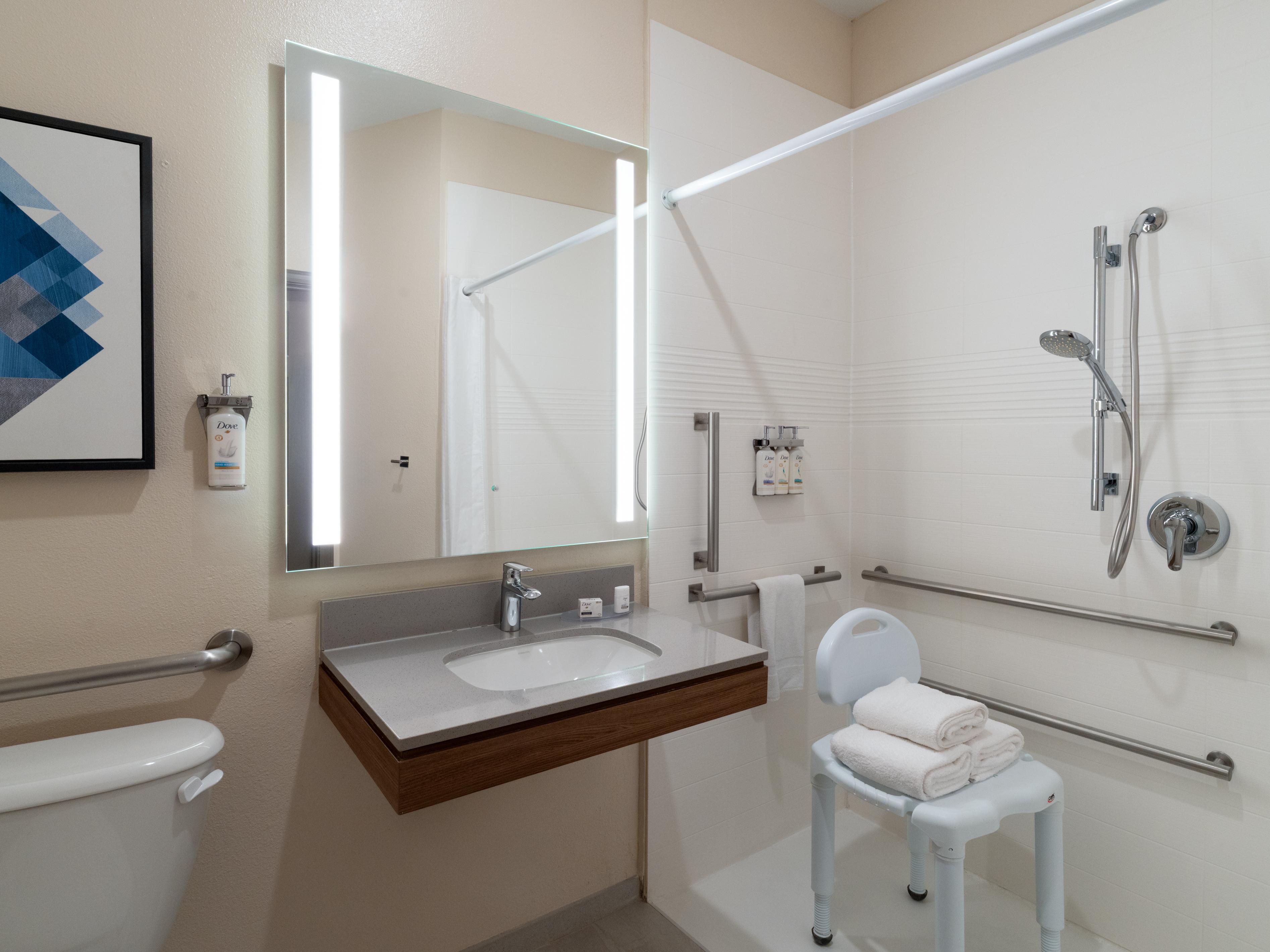 1 Queen Studio Suite Mobility Accessible Roll in Shower