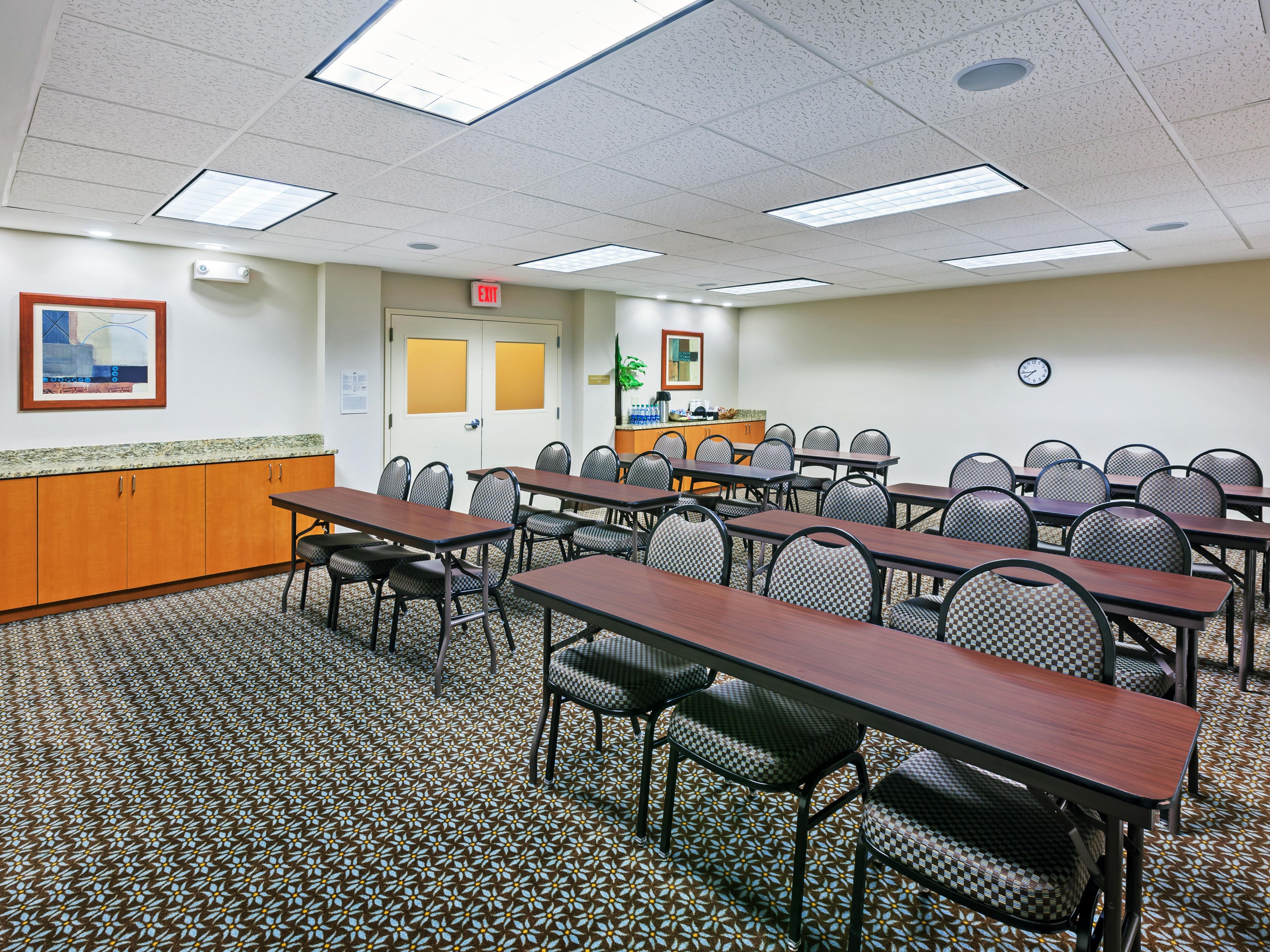 In search of a hotel with a meeting space? We have a meeting room conveniently located inside our hotel.  For more information and availability, please call to see how we can meet your conference room needs.