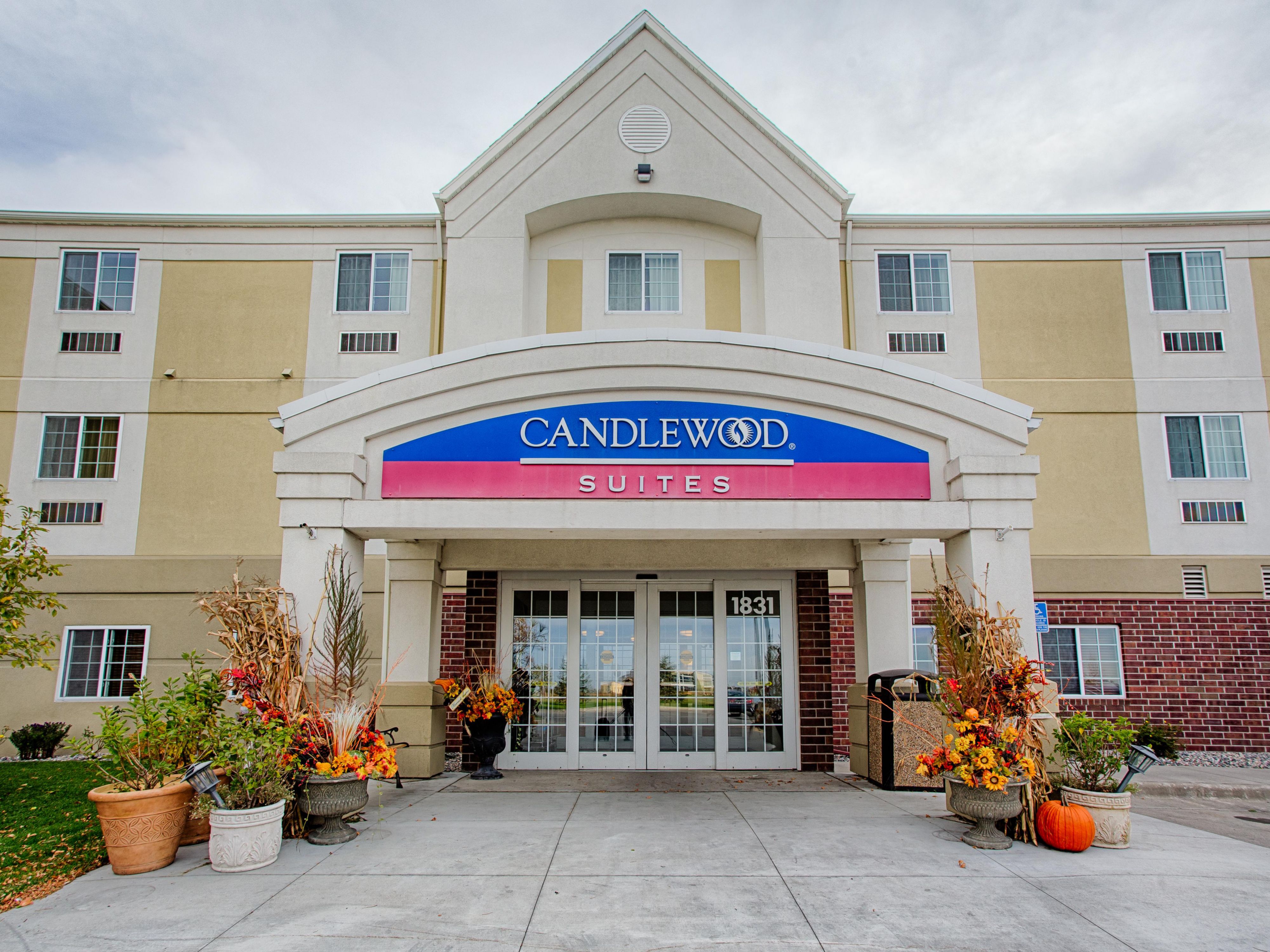 Candlewood Suites Fargo 4765360737 4x3