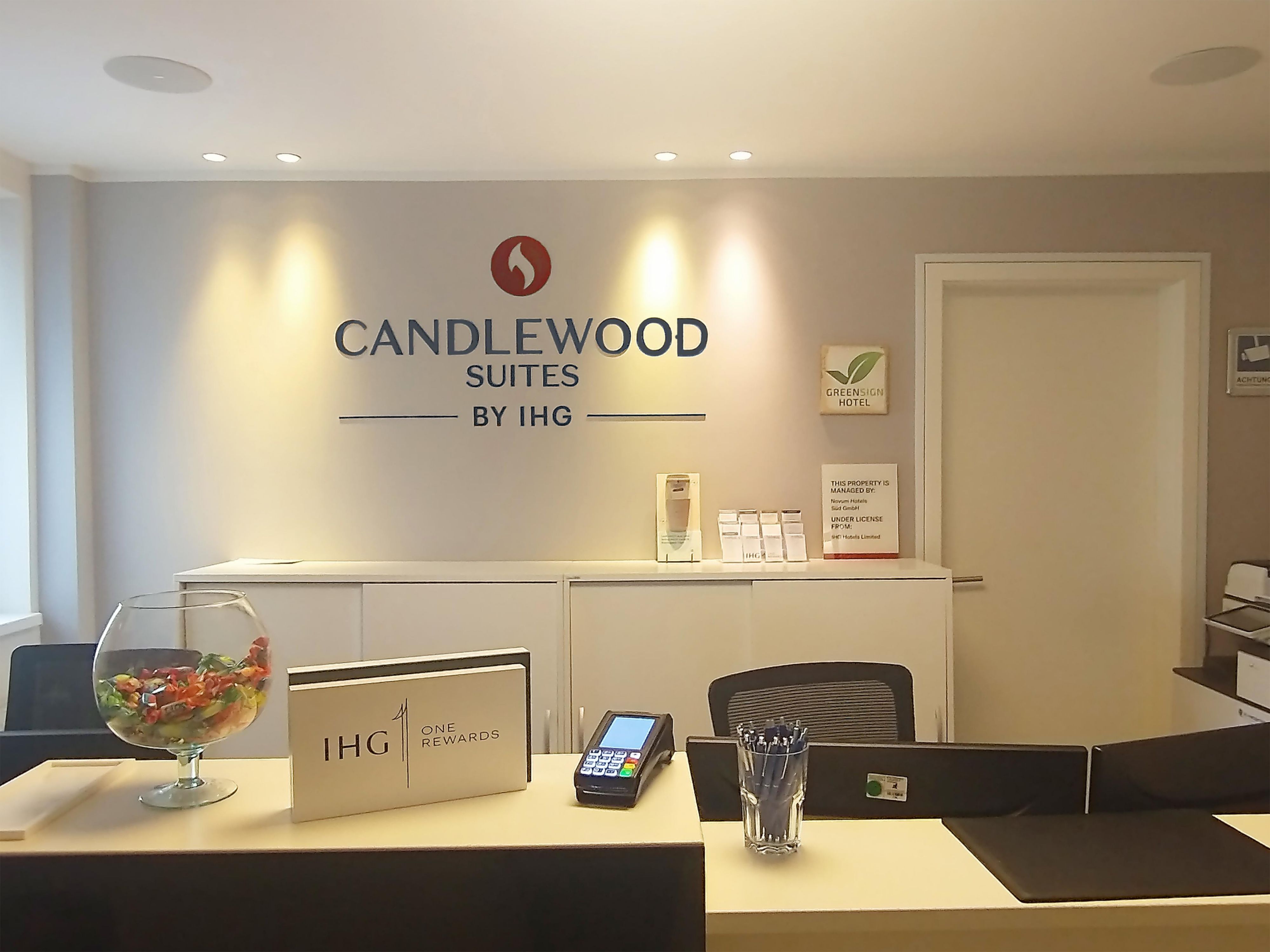 Candlewood Suites Fürth - Warm Welcome at the Front Desk