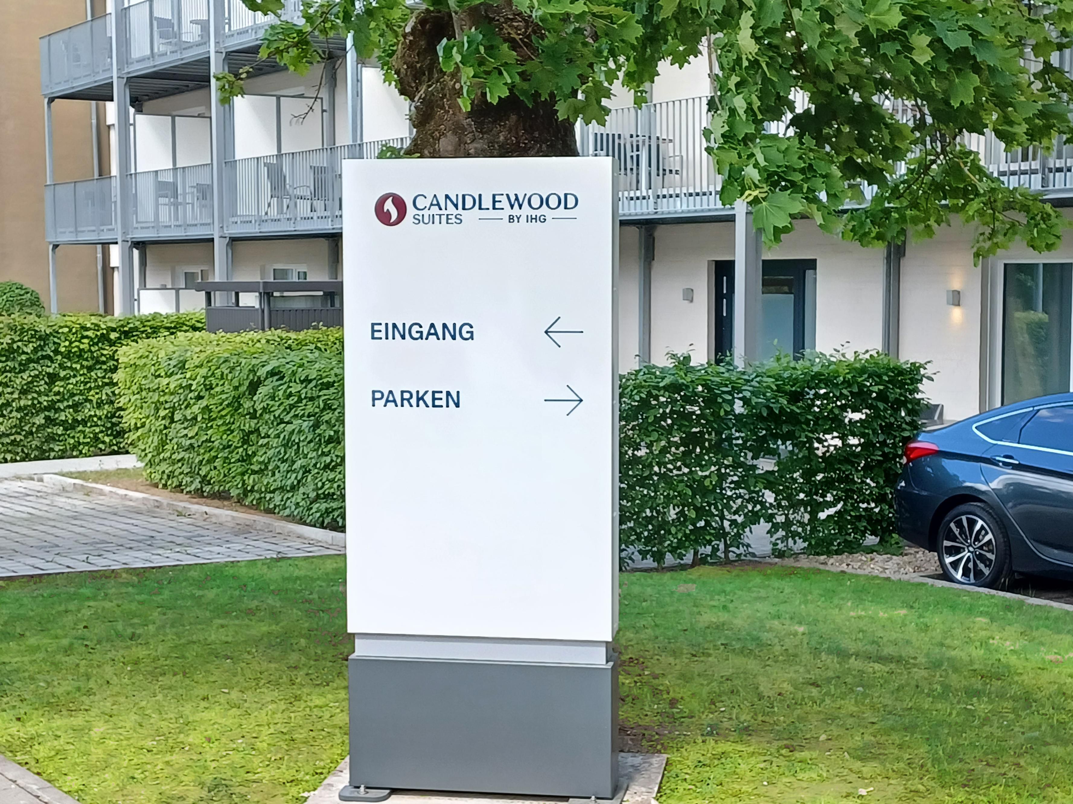 Enjoy stress-free arrival with our on-site parking – 48 spaces available for just €3 per day. Park just steps from the entrance and start your stay with ease. We also offer a reserved accessible parking spot for your convenience and comfort.